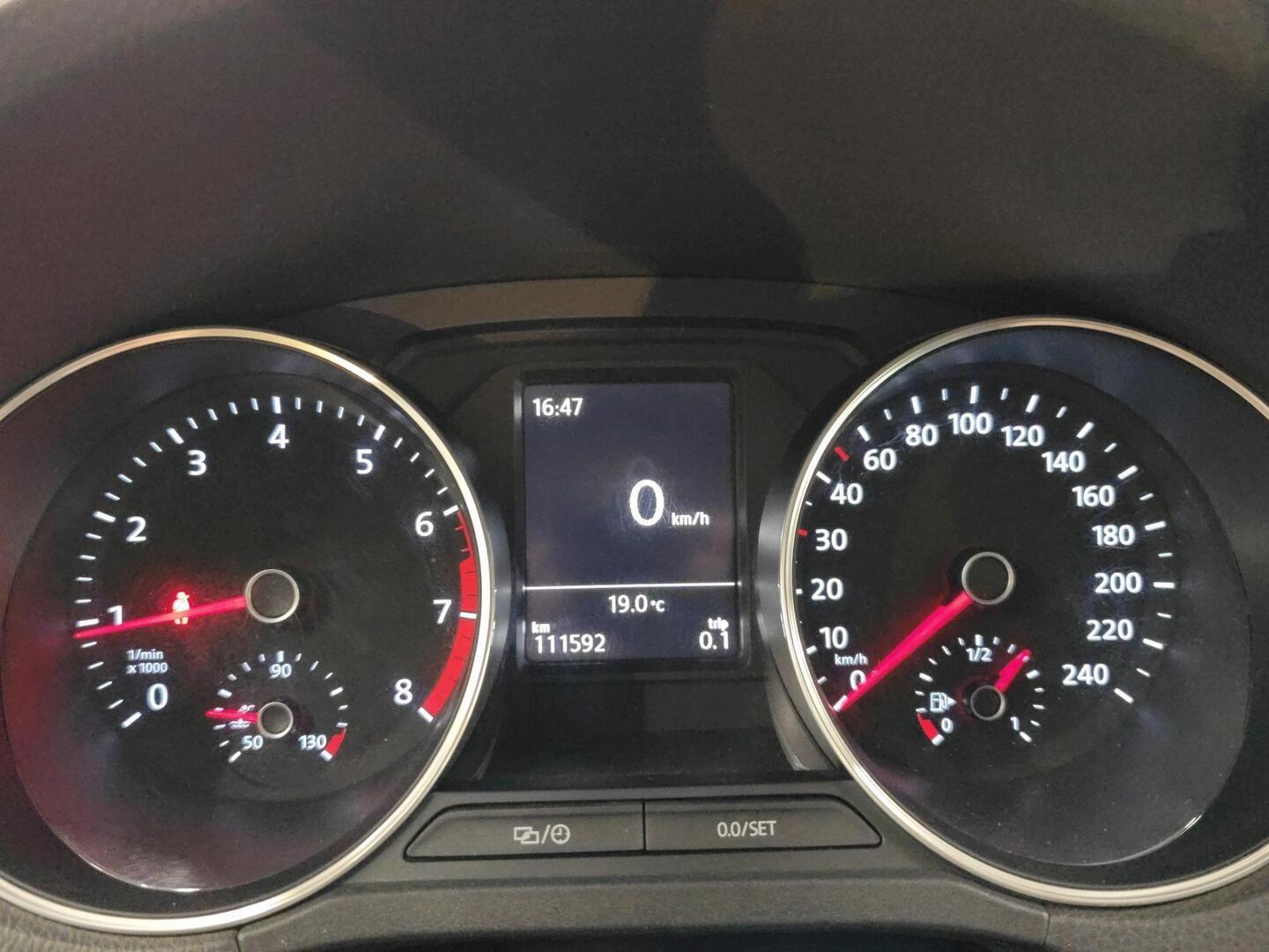 VOLKSWAGEN Polo 2015