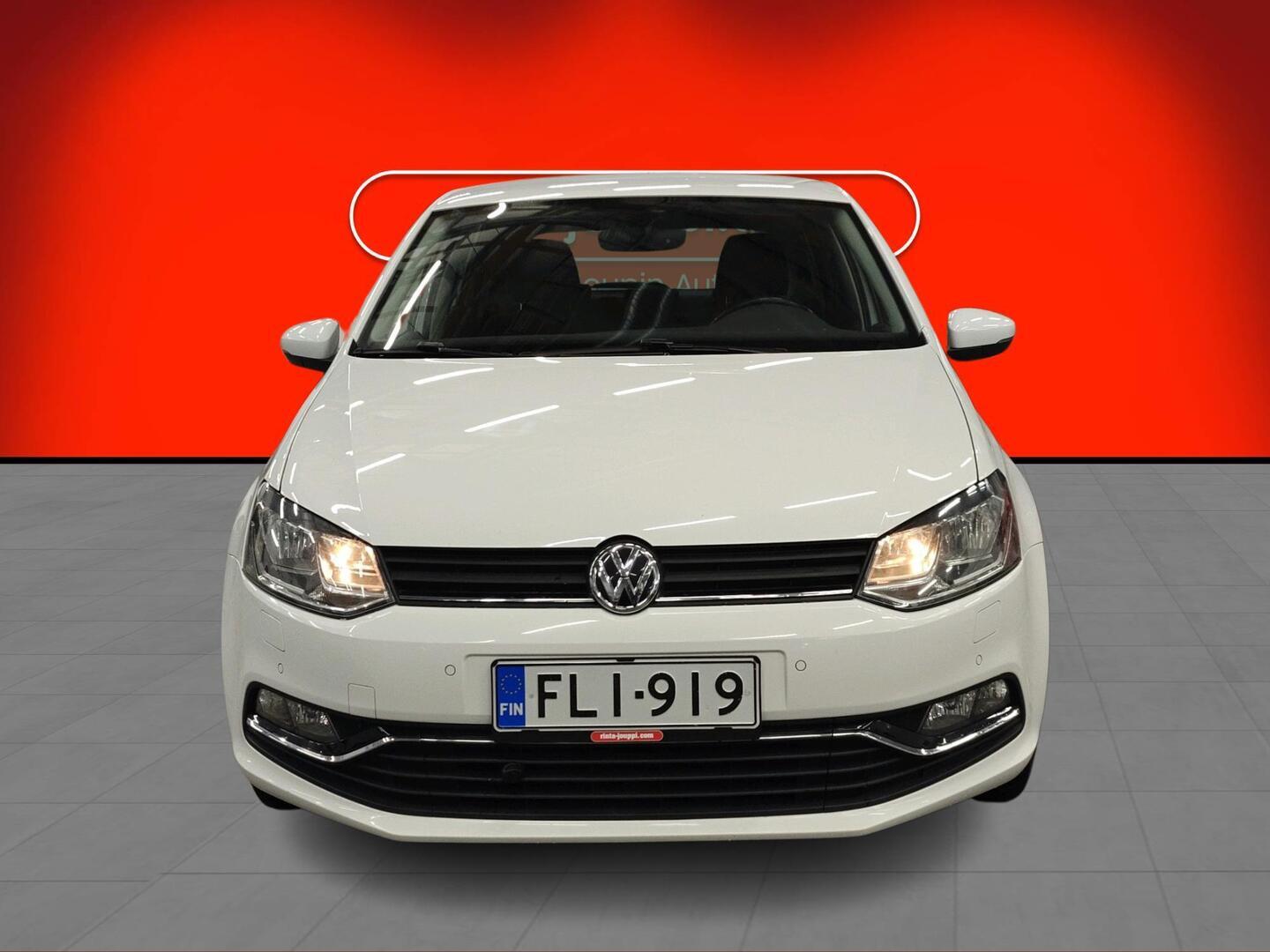 VOLKSWAGEN Polo 2015