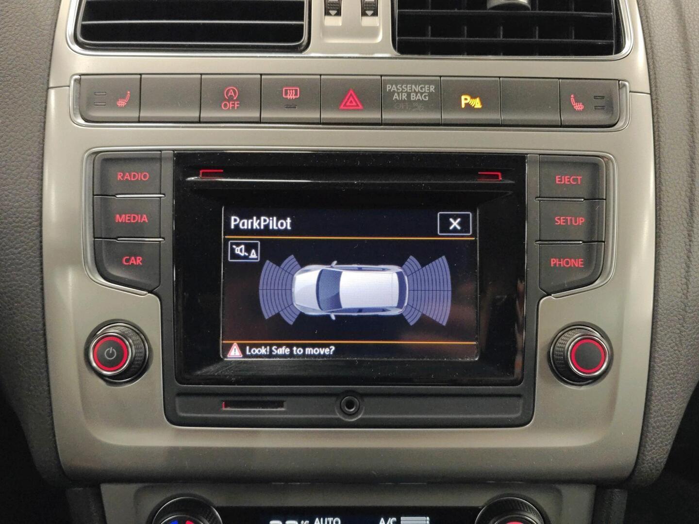 VOLKSWAGEN Polo 2015