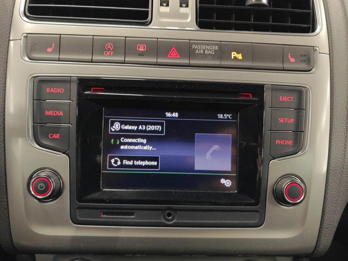 VOLKSWAGEN Polo 2015