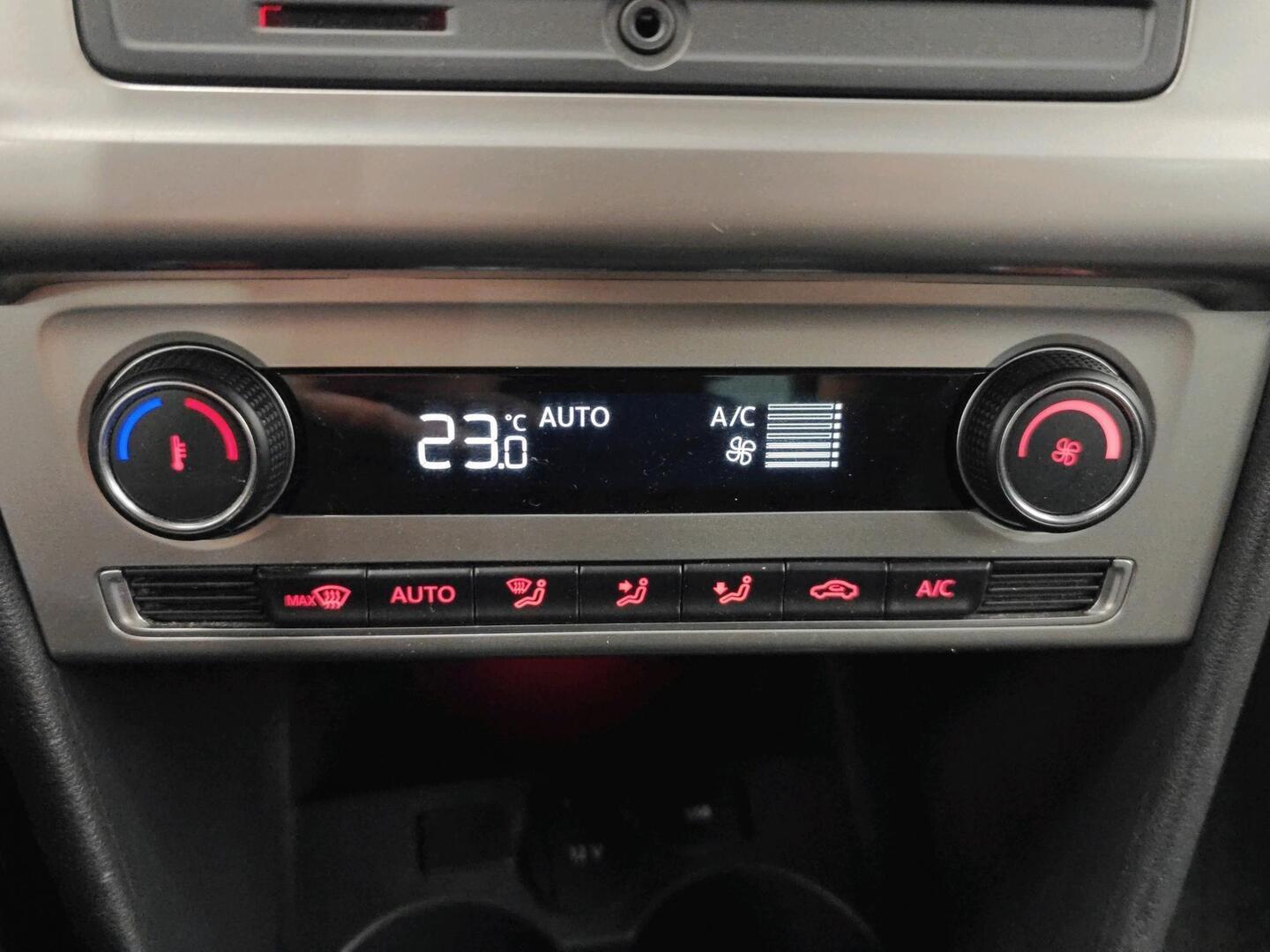 VOLKSWAGEN Polo 2015