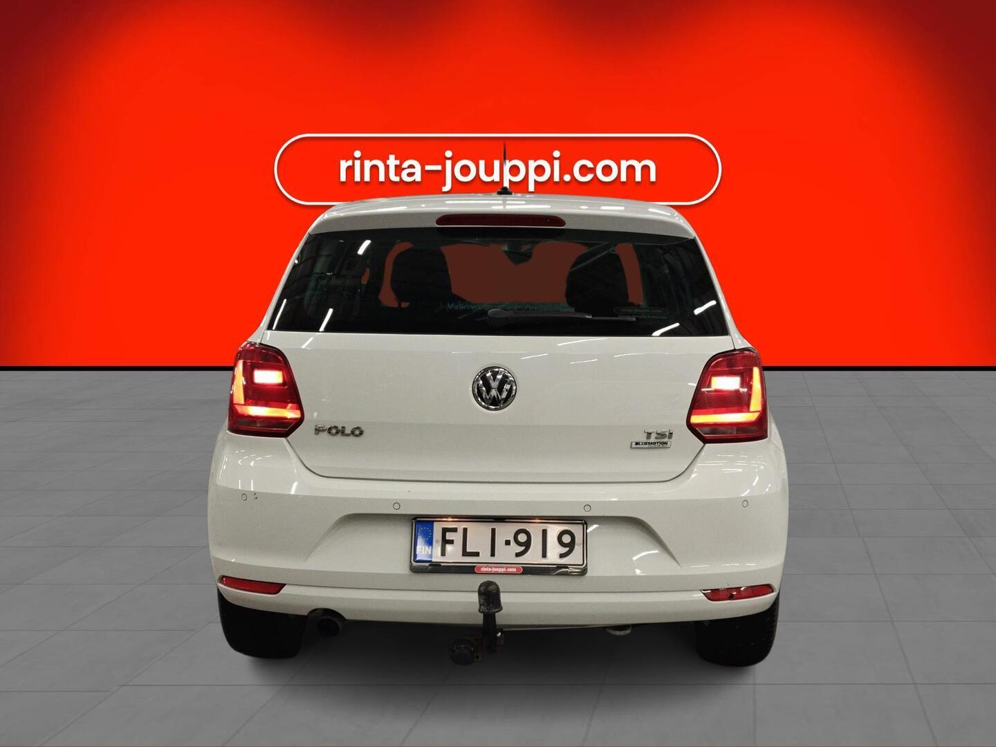 VOLKSWAGEN Polo 2015