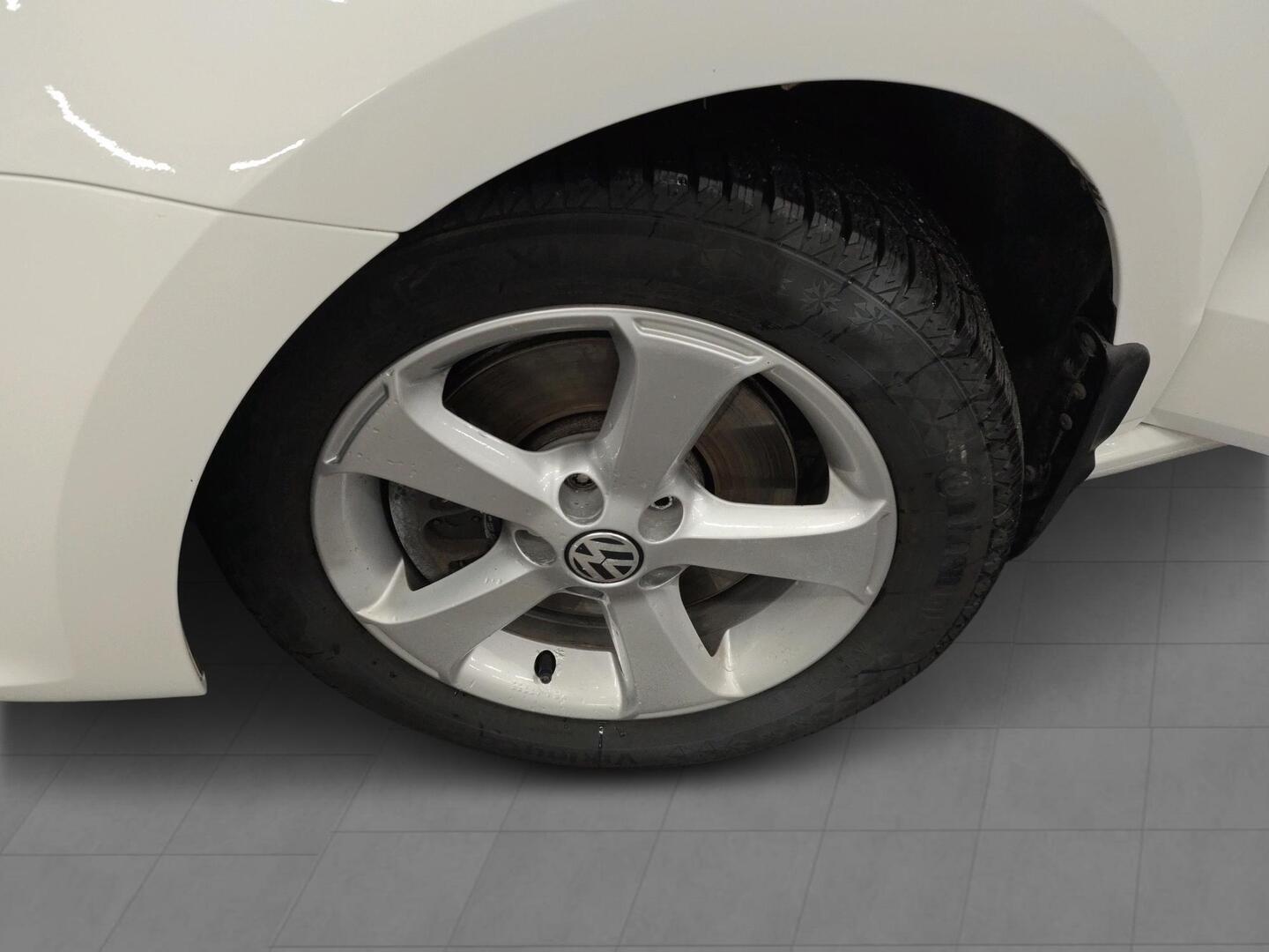 VOLKSWAGEN Polo 2015