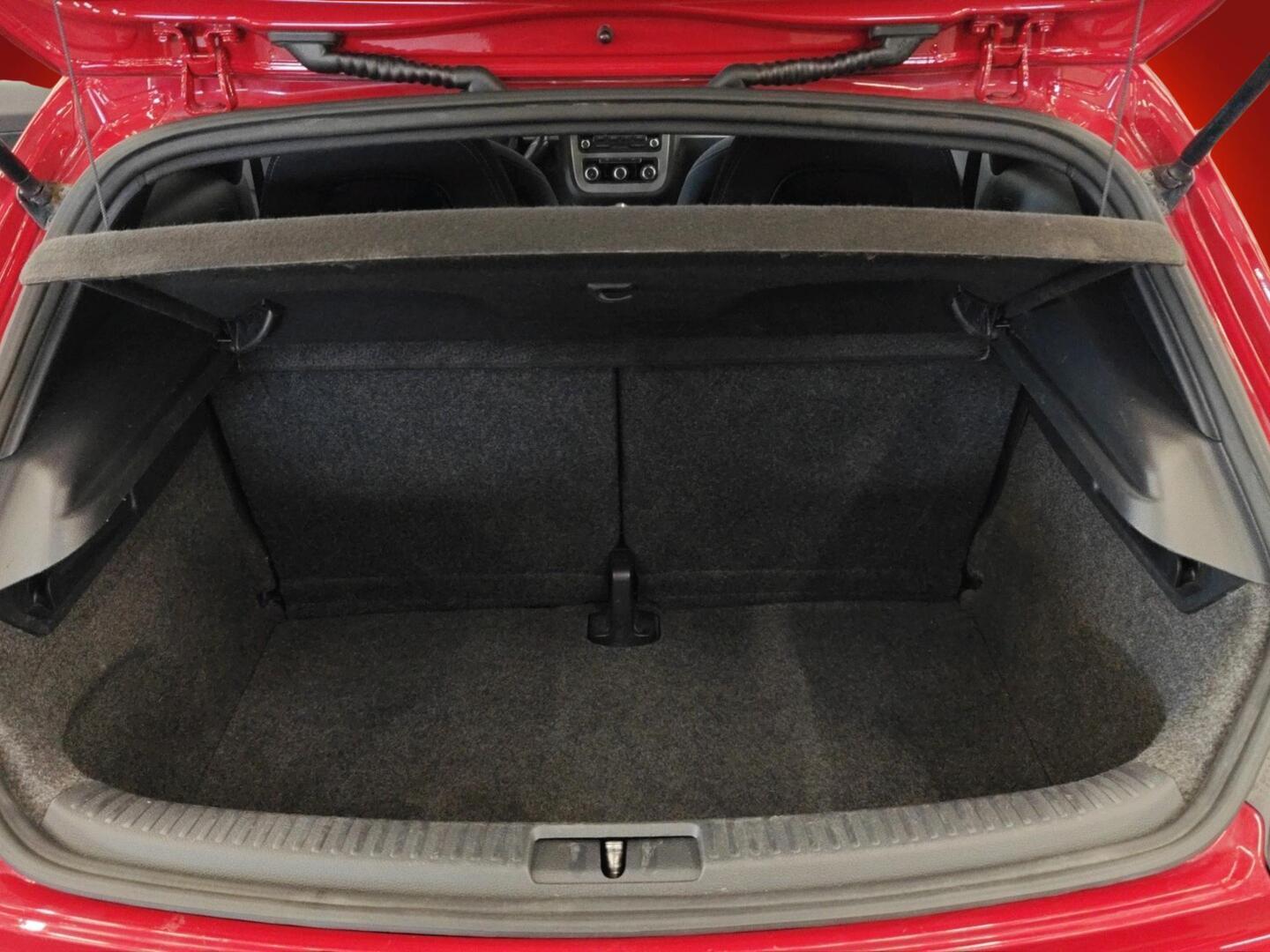 VOLKSWAGEN Scirocco 2010