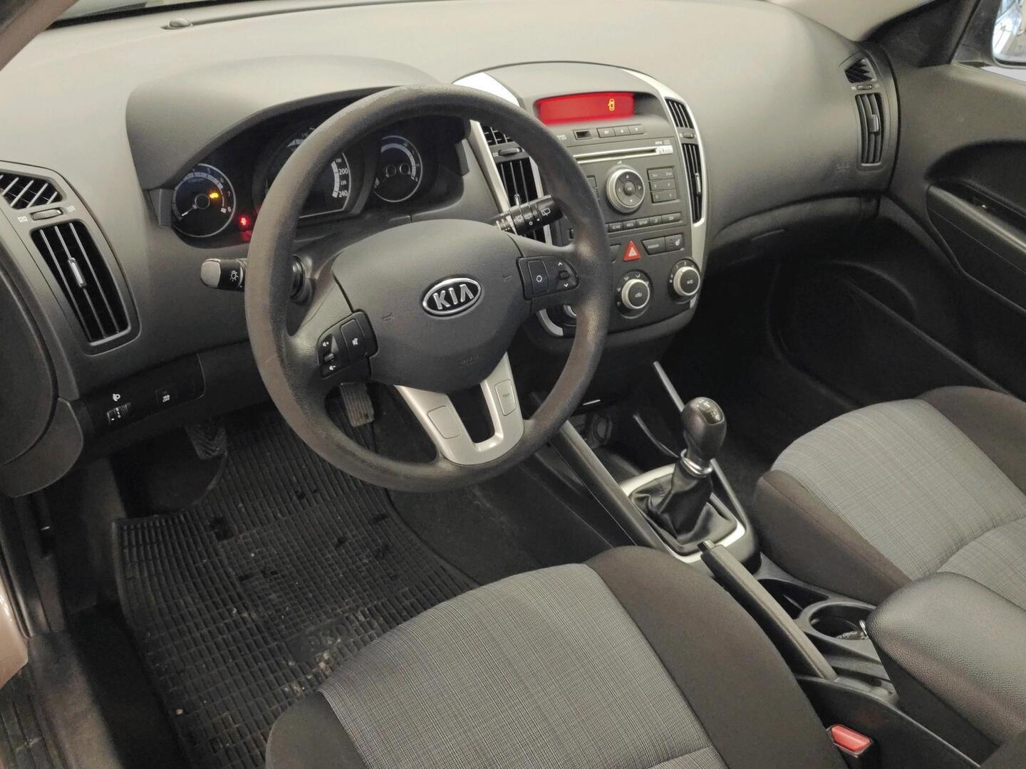 KIA cee'd 2011