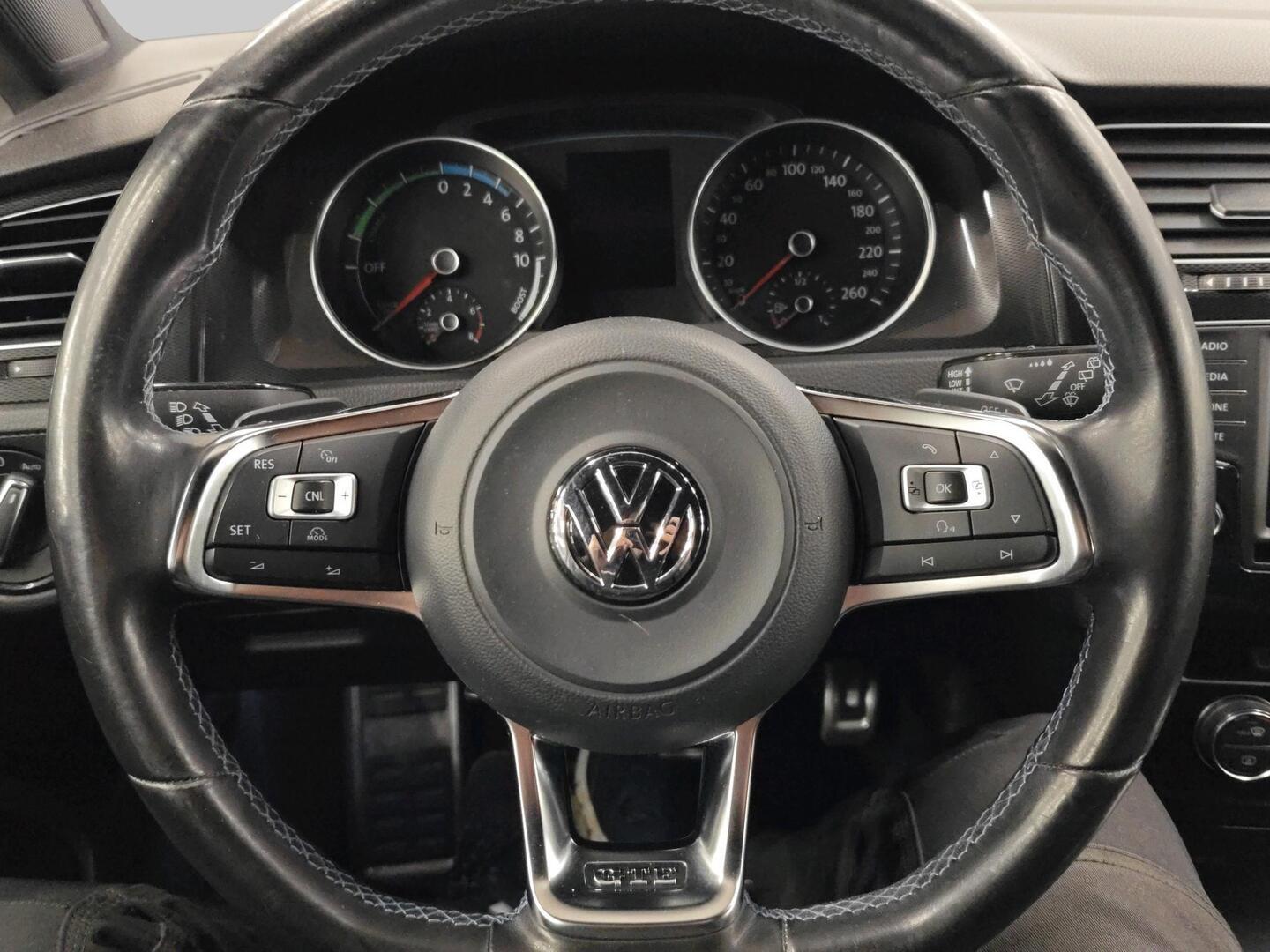 VOLKSWAGEN Golf 2015