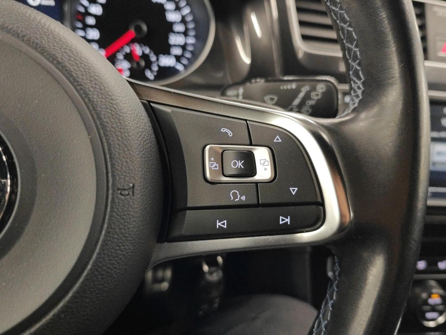 VOLKSWAGEN Golf 2015