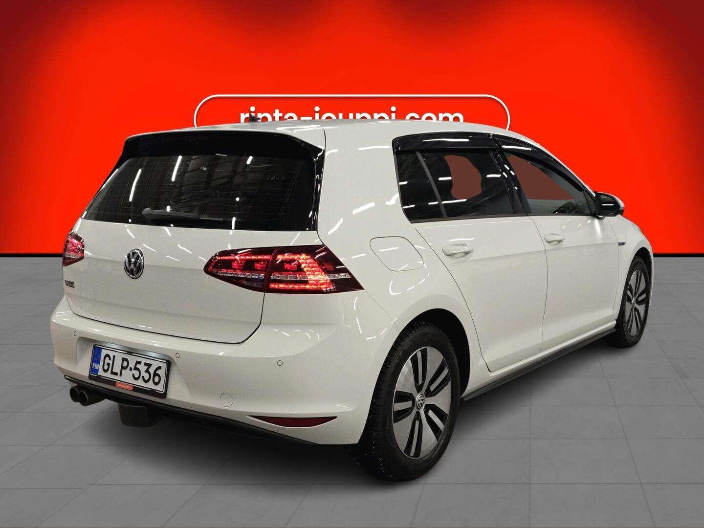 VOLKSWAGEN Golf 2015
