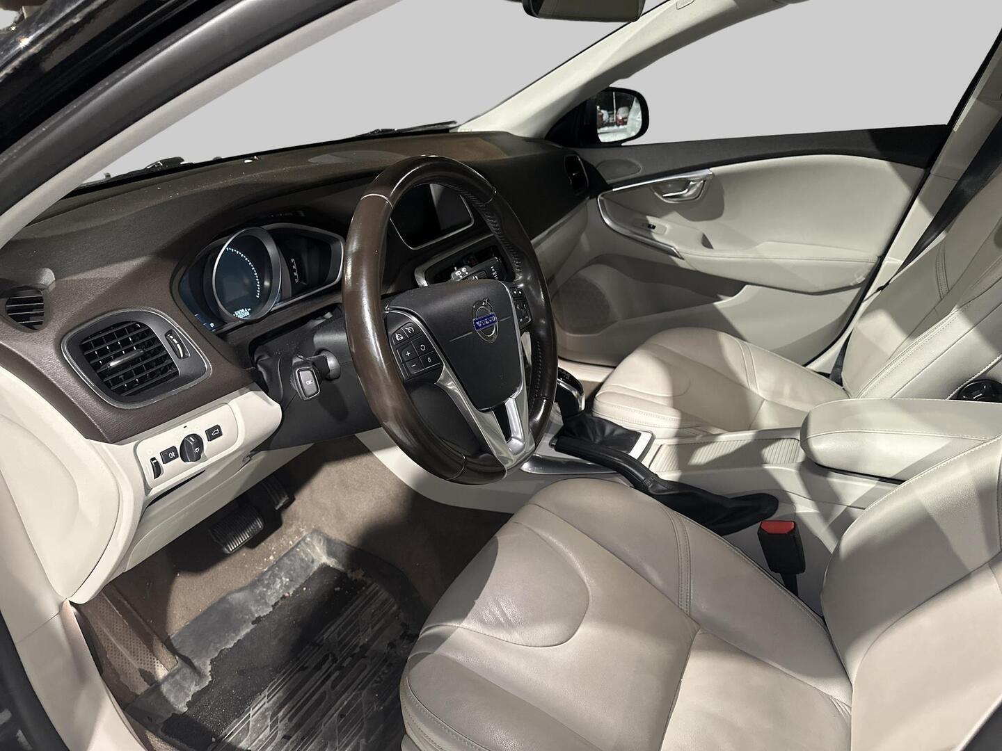 VOLVO V40 Cross Country 2016