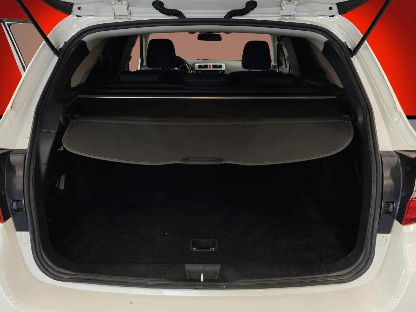 SUBARU Outback 2015