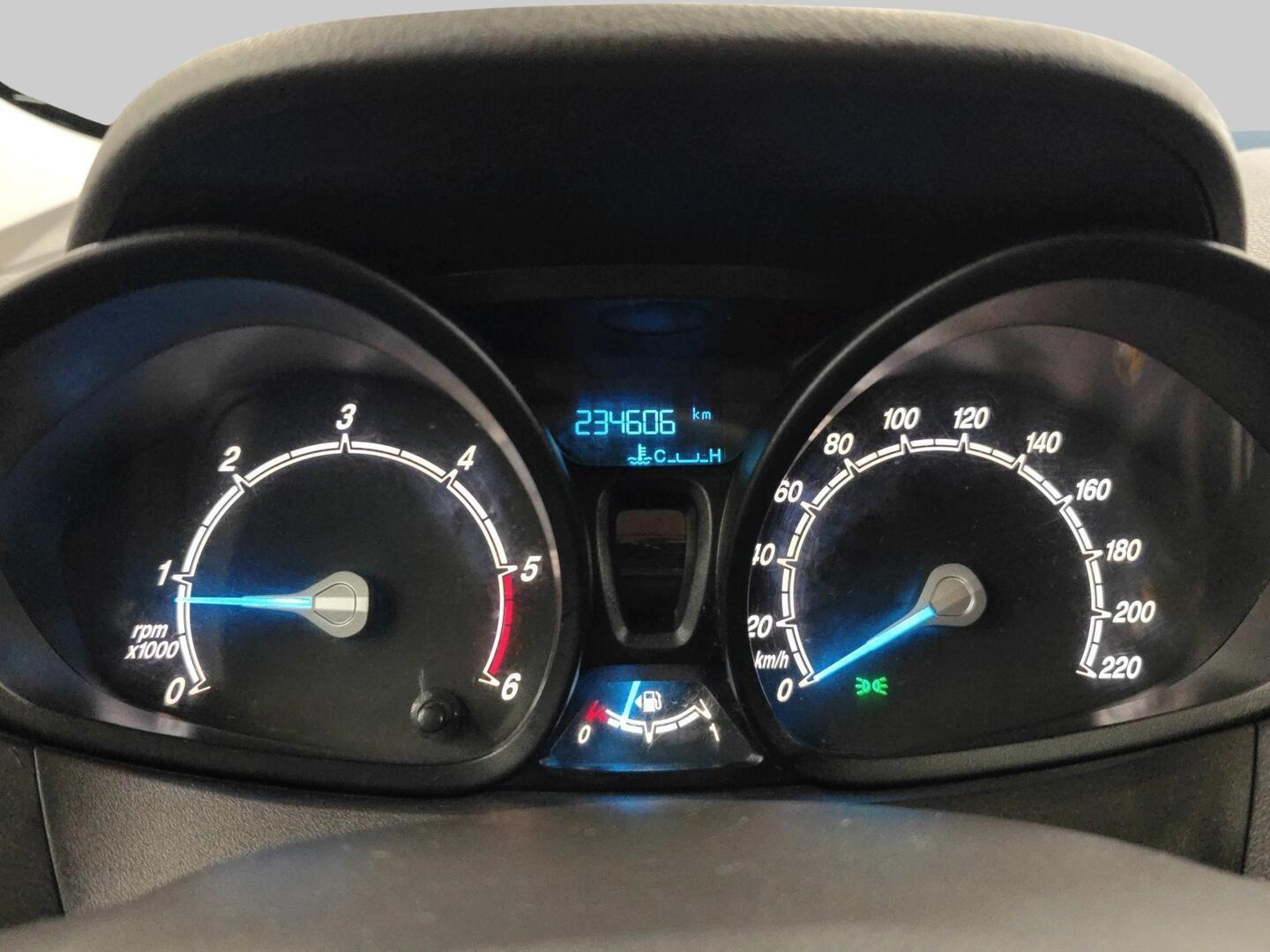 FORD Transit Courier 2015