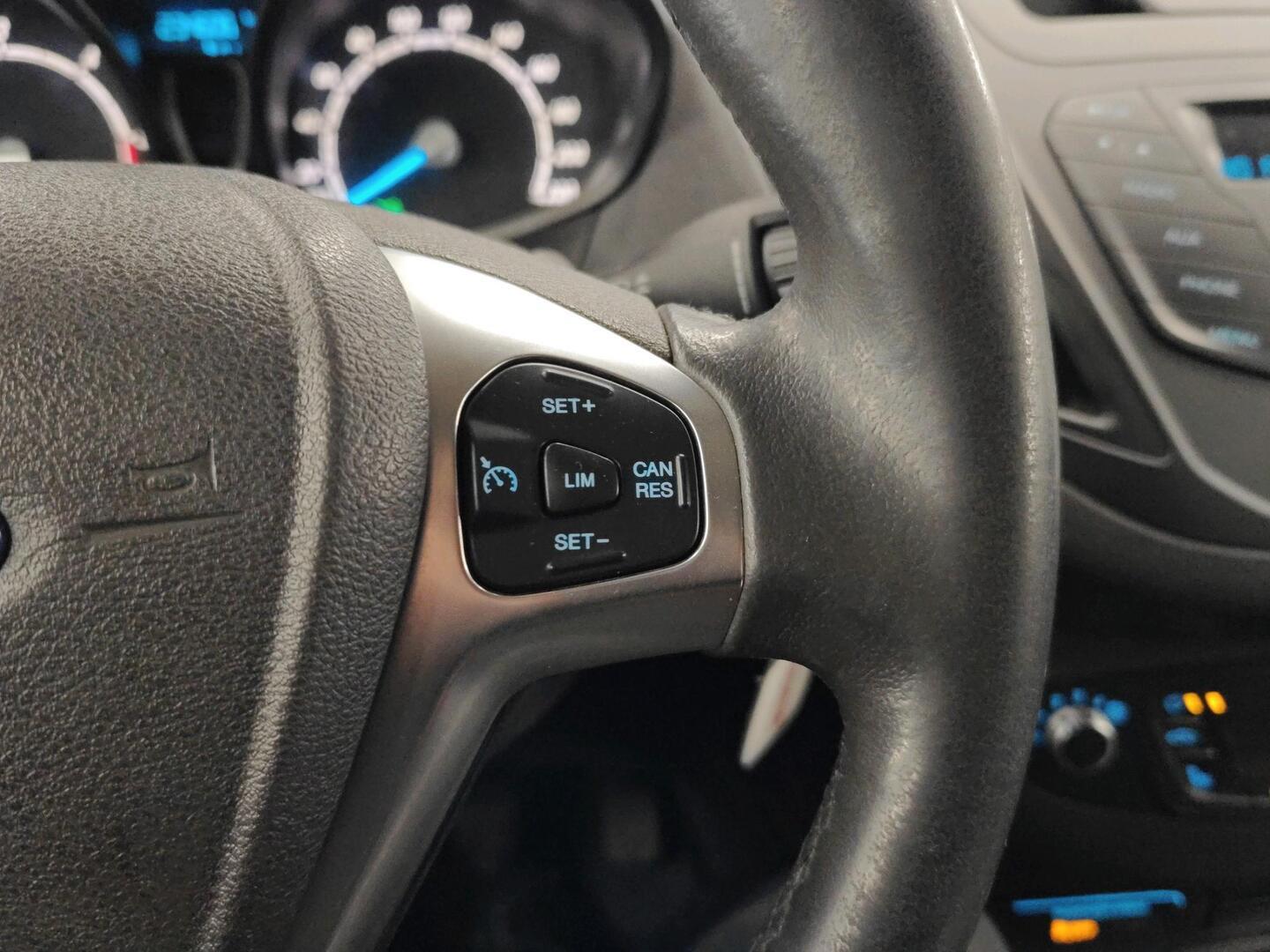 FORD Transit Courier 2015