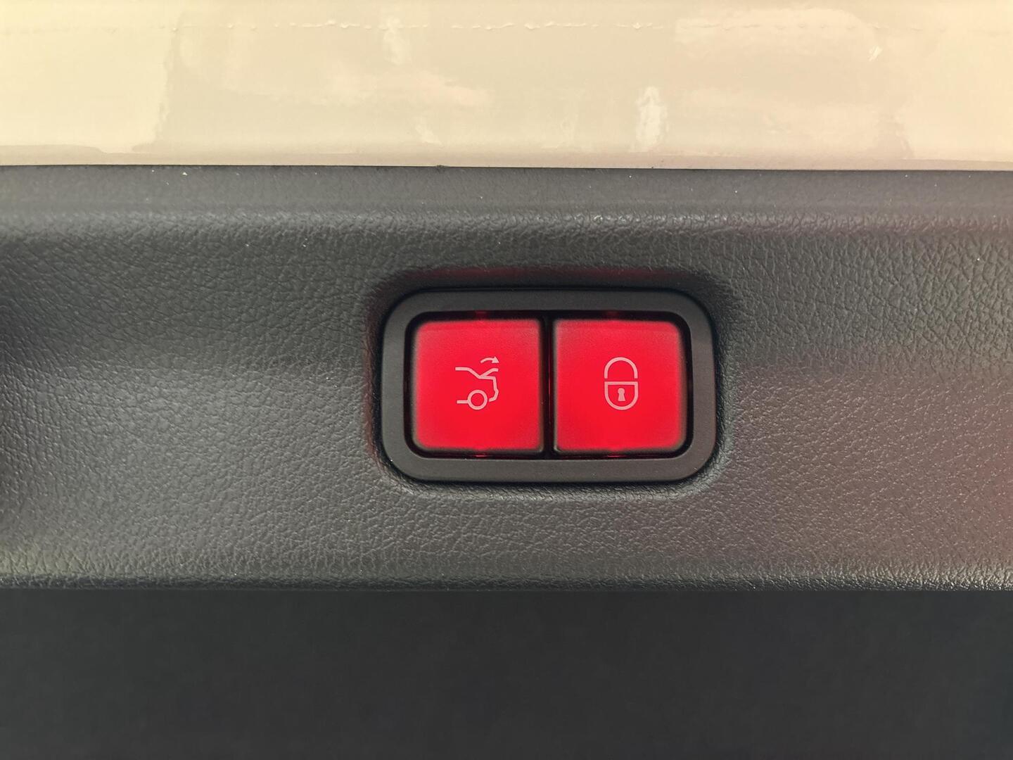 MERCEDES-BENZ EQE 2023