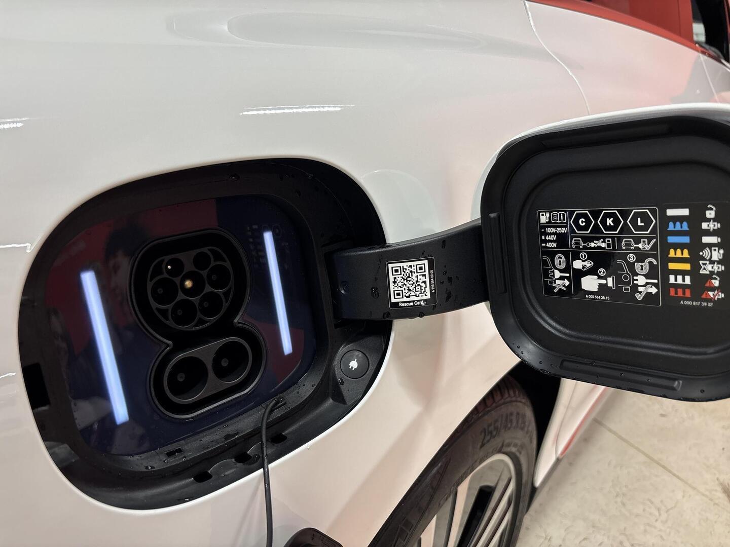 MERCEDES-BENZ EQE 2023