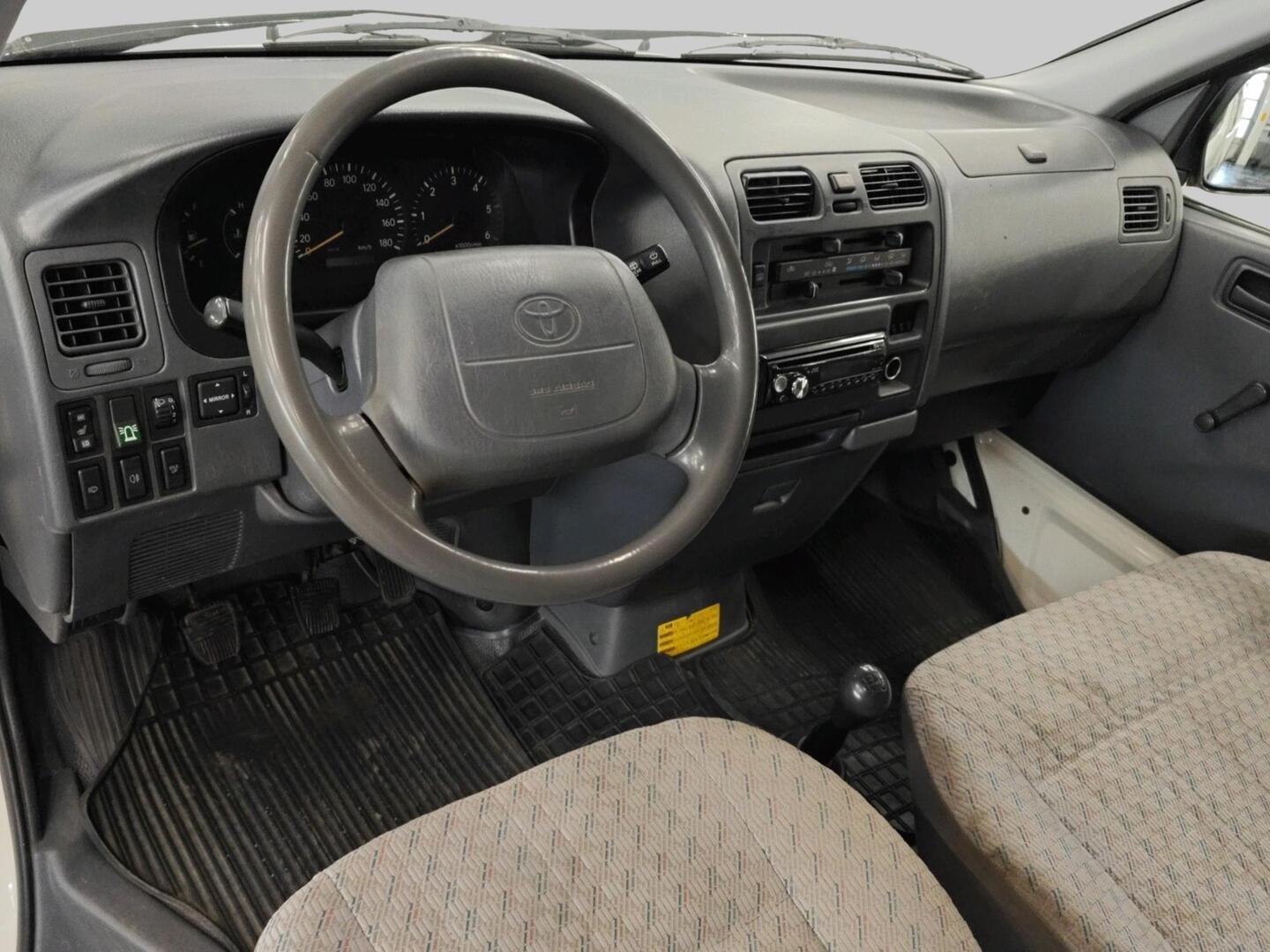 TOYOTA Hiace 2004