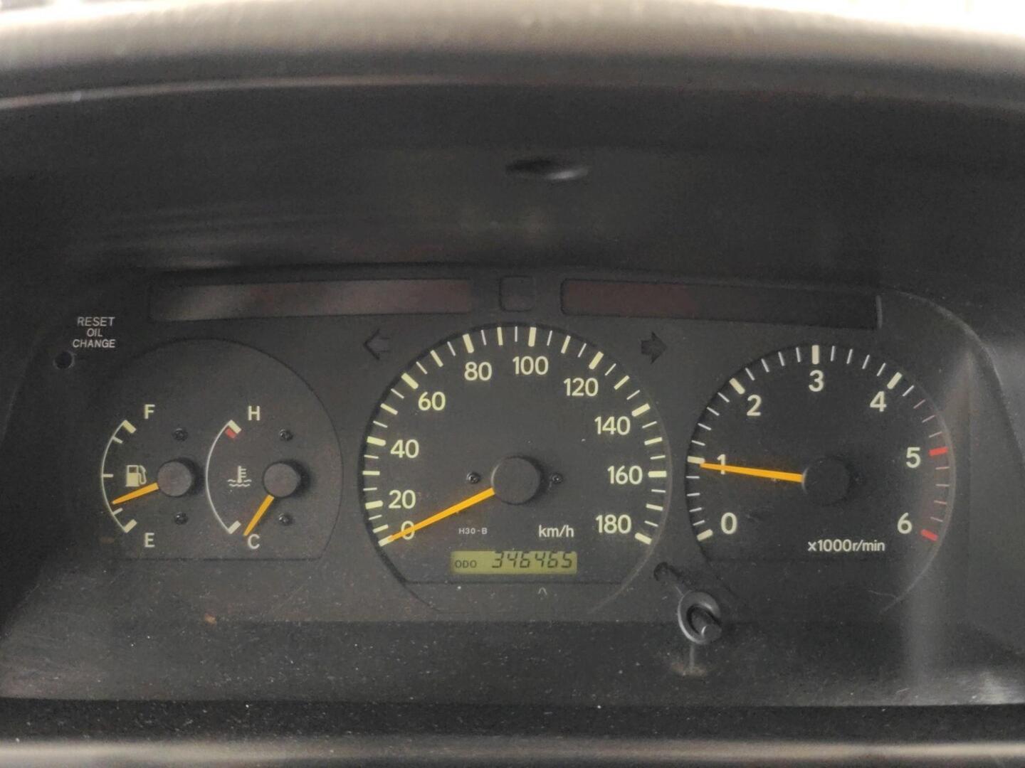 TOYOTA Hiace 2004