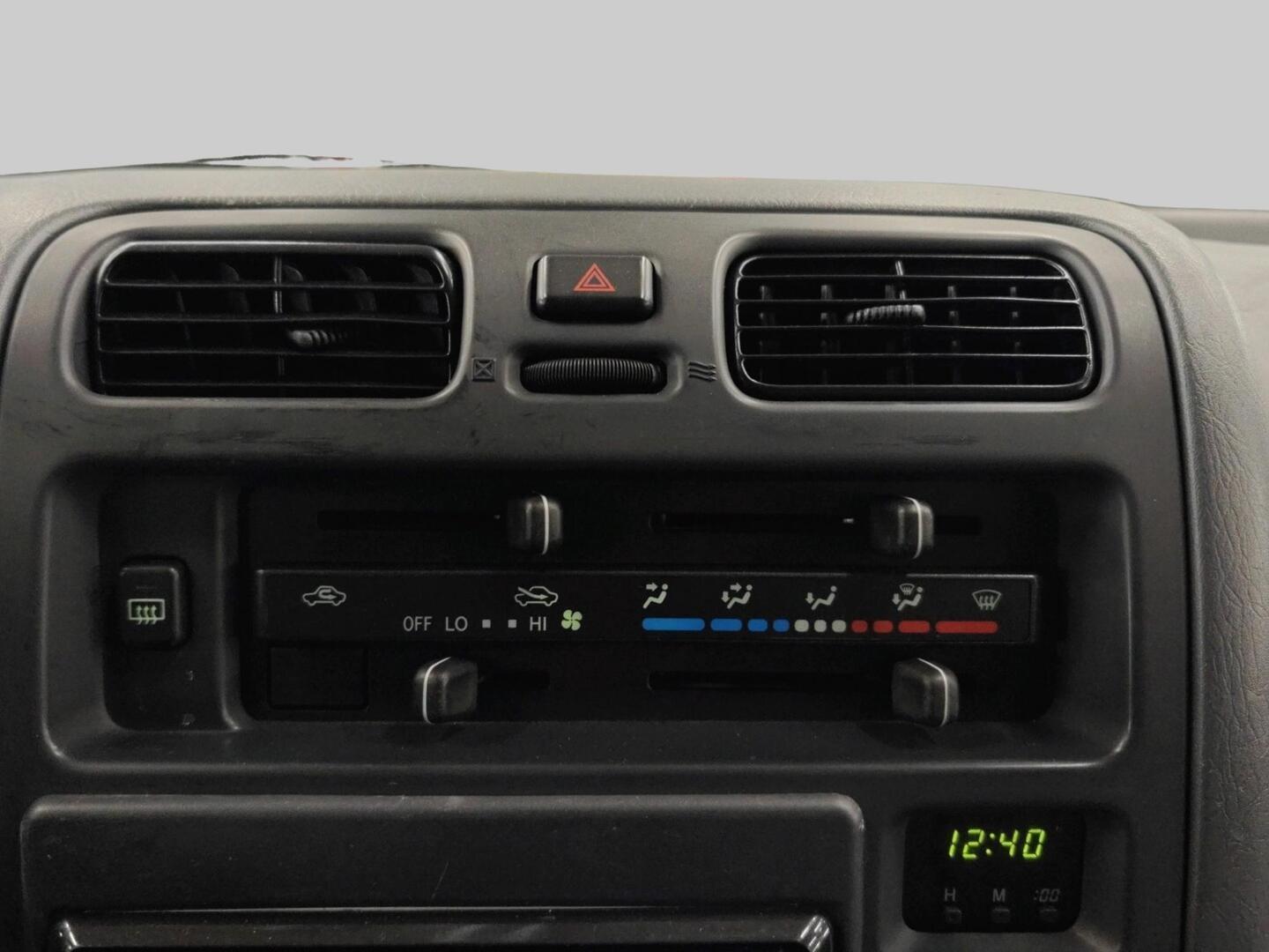 TOYOTA Hiace 2004