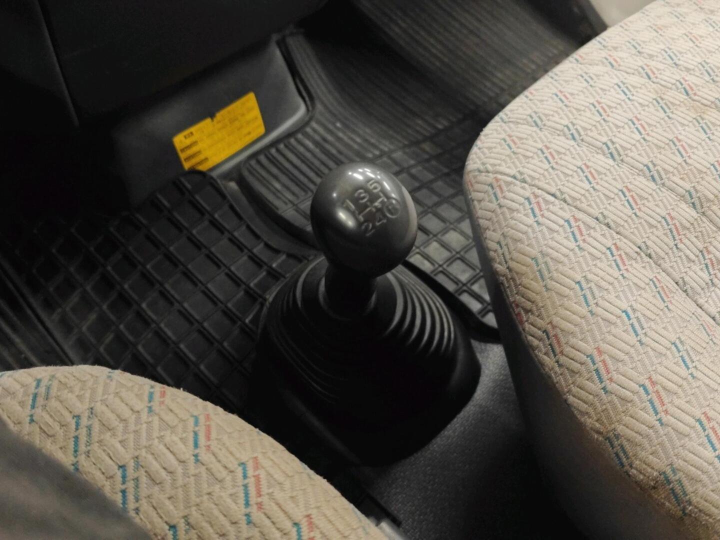TOYOTA Hiace 2004