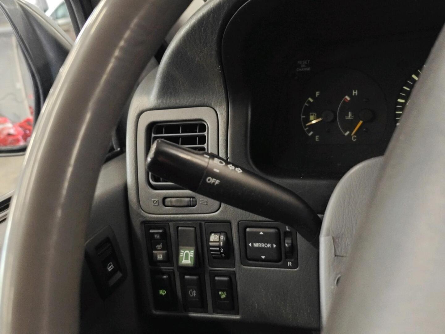 TOYOTA Hiace 2004