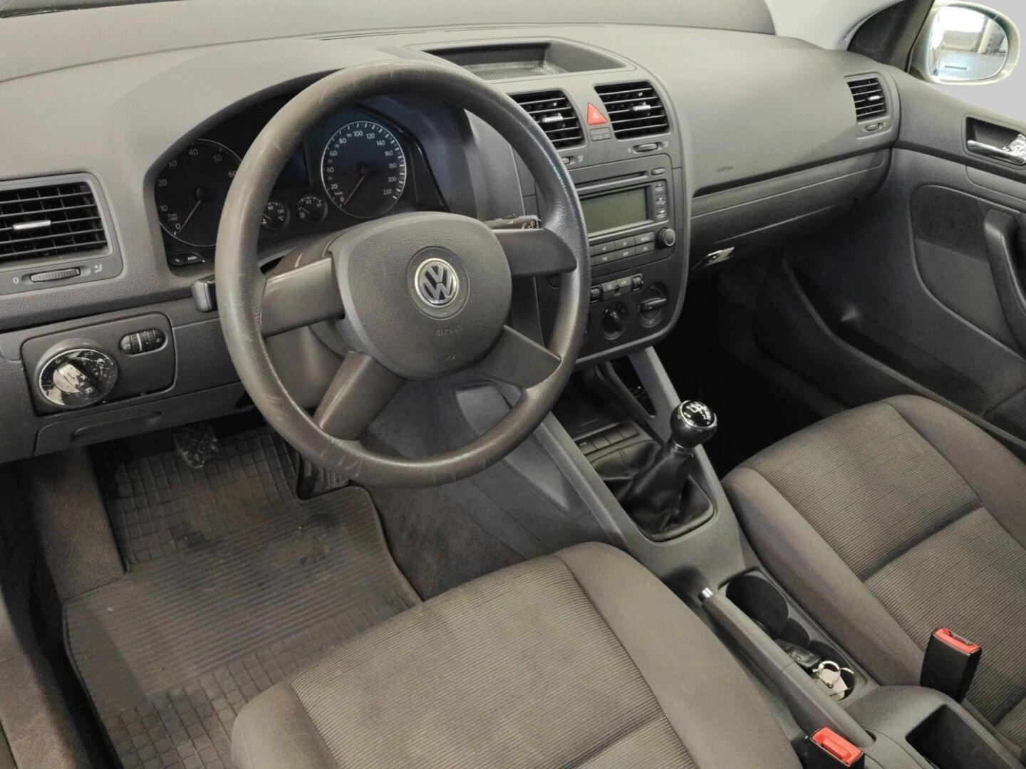 VOLKSWAGEN Golf 2005