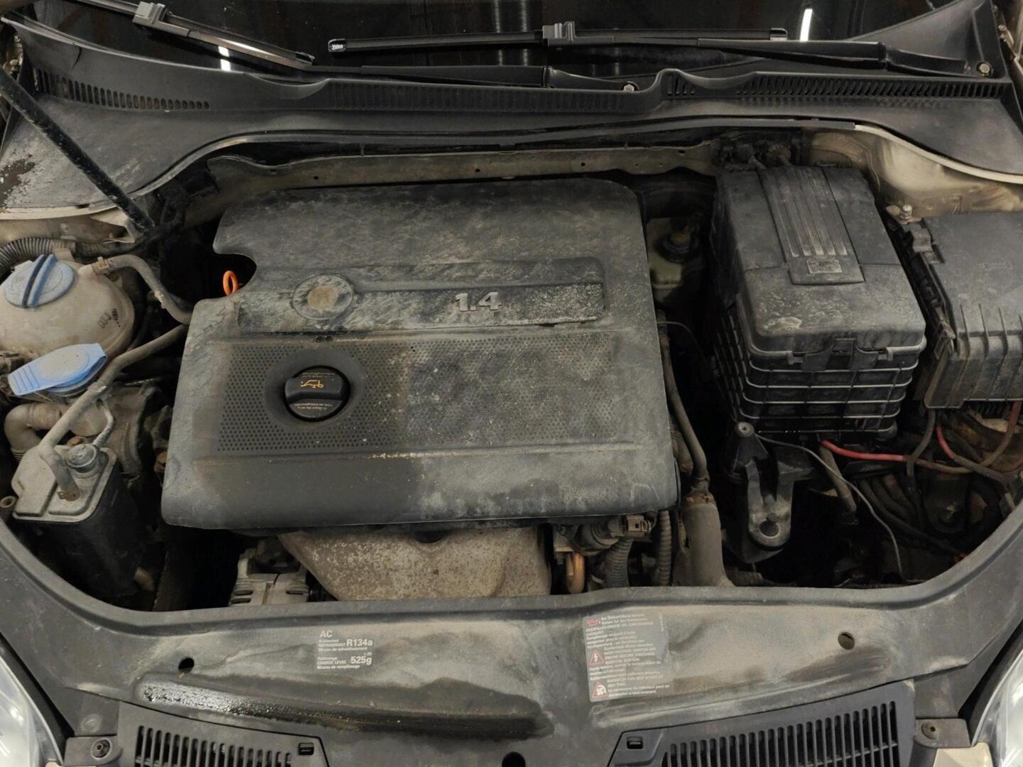 VOLKSWAGEN Golf 2005