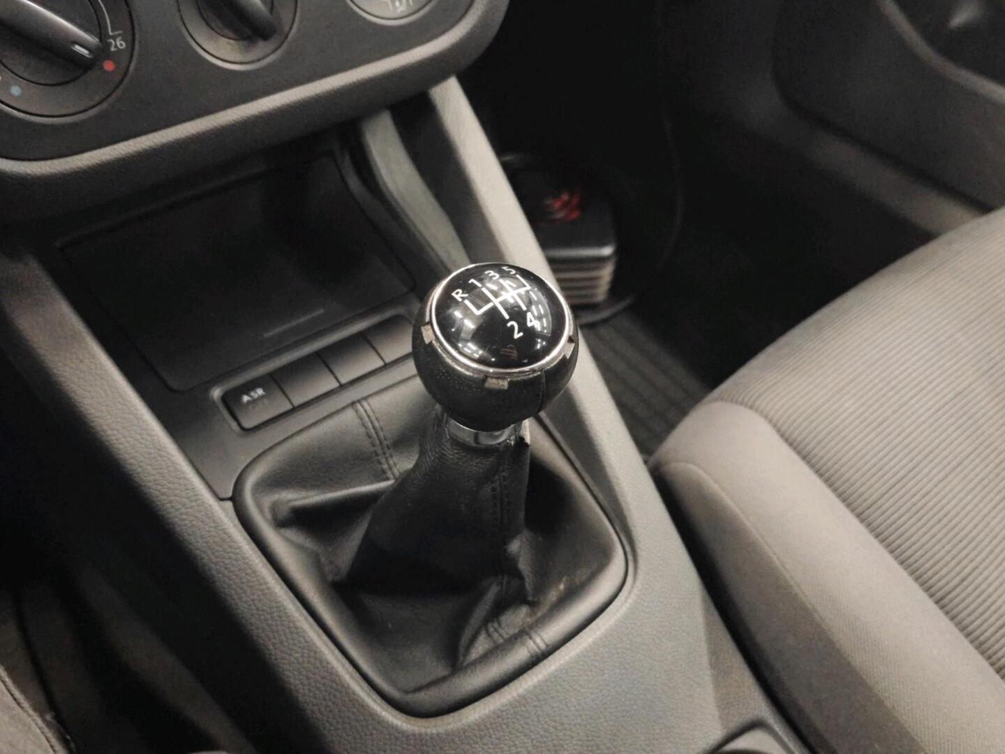 VOLKSWAGEN Golf 2005