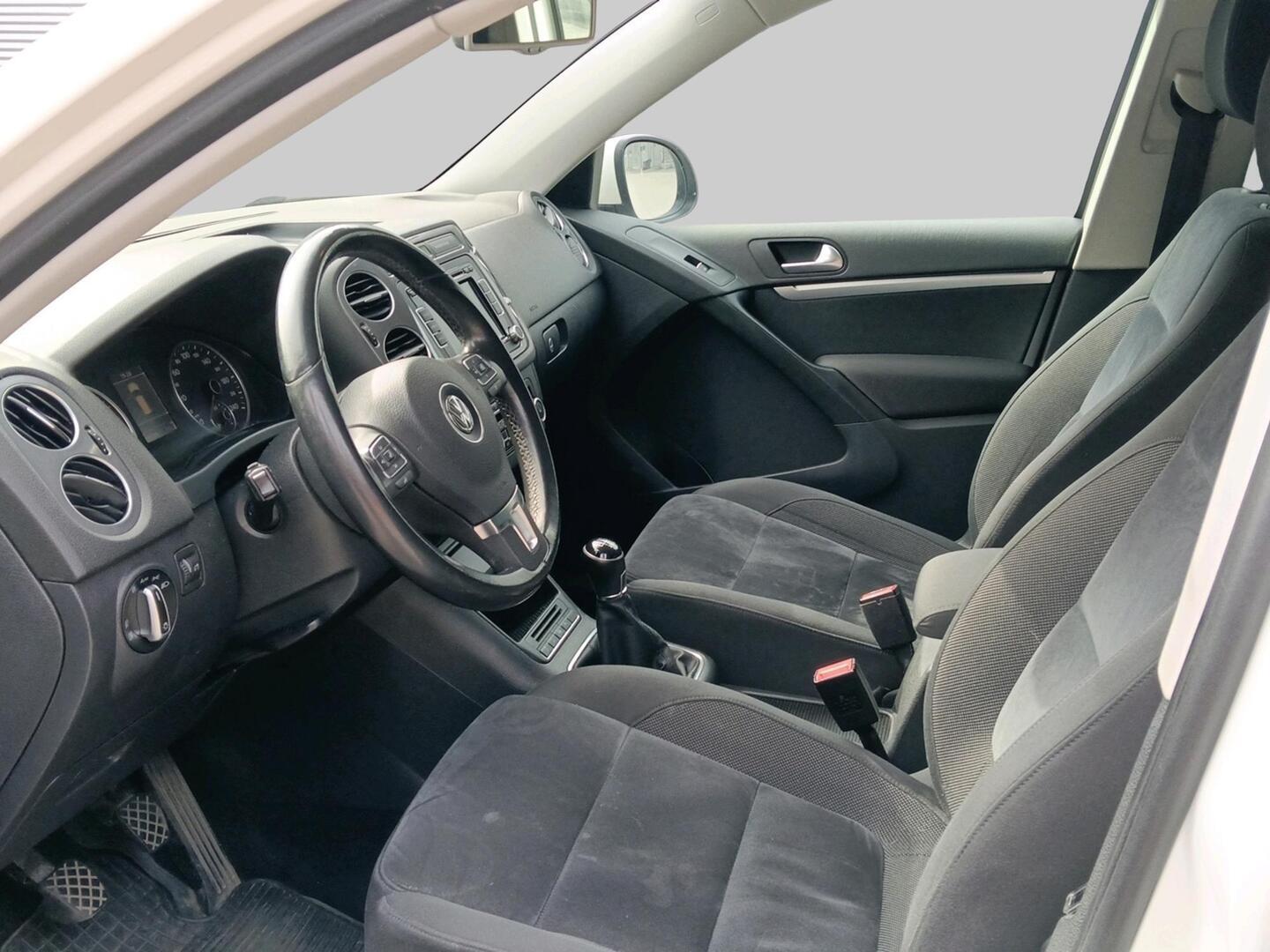 VOLKSWAGEN Tiguan 2012