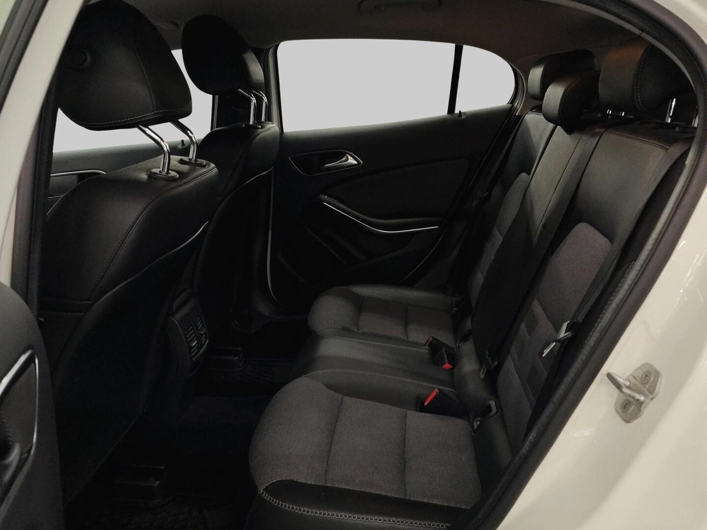MERCEDES-BENZ GLA 2015