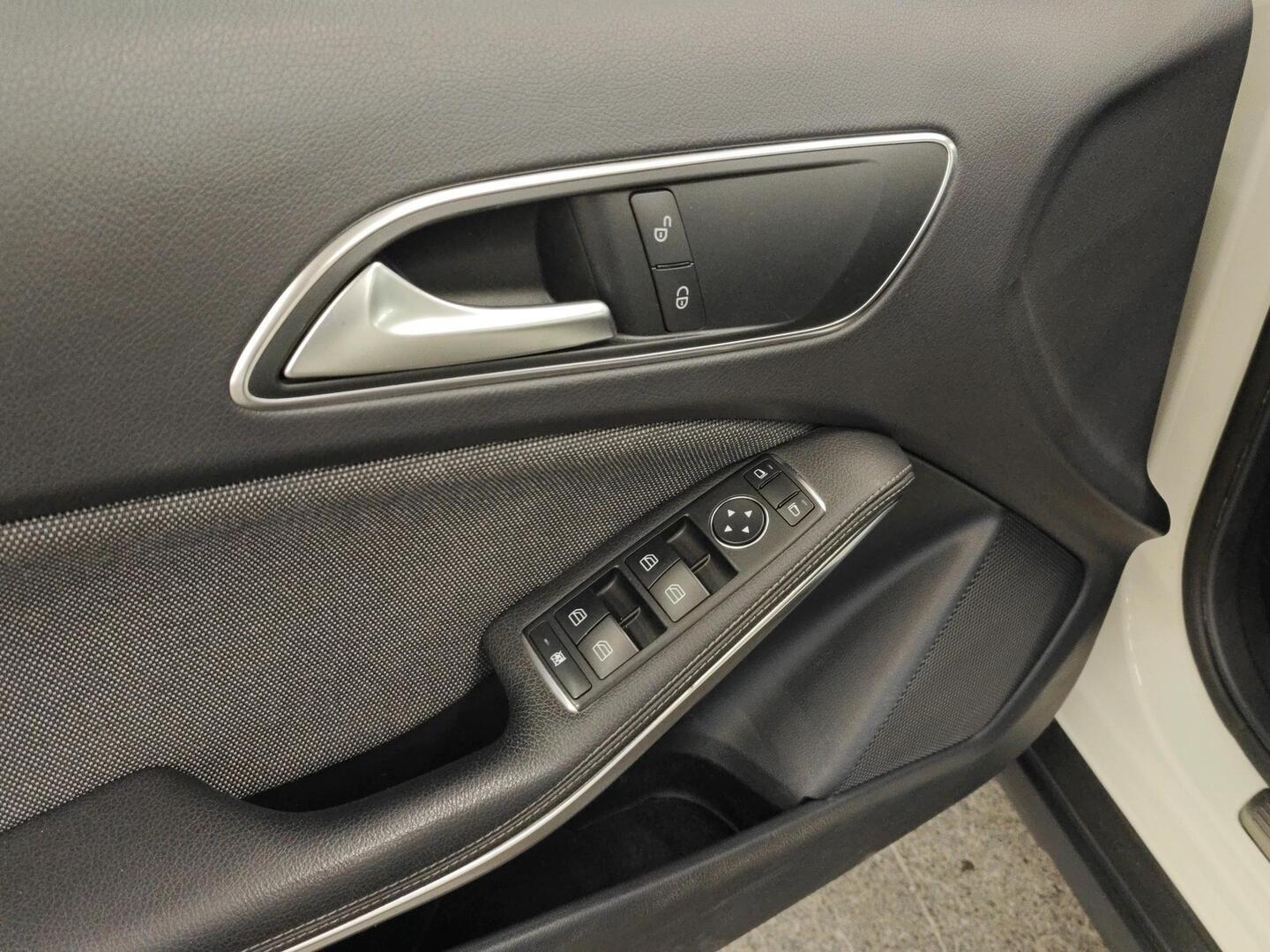 MERCEDES-BENZ GLA 2015
