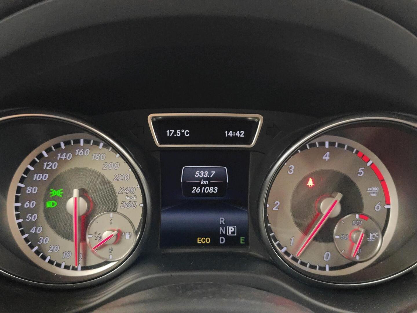 MERCEDES-BENZ GLA 2015