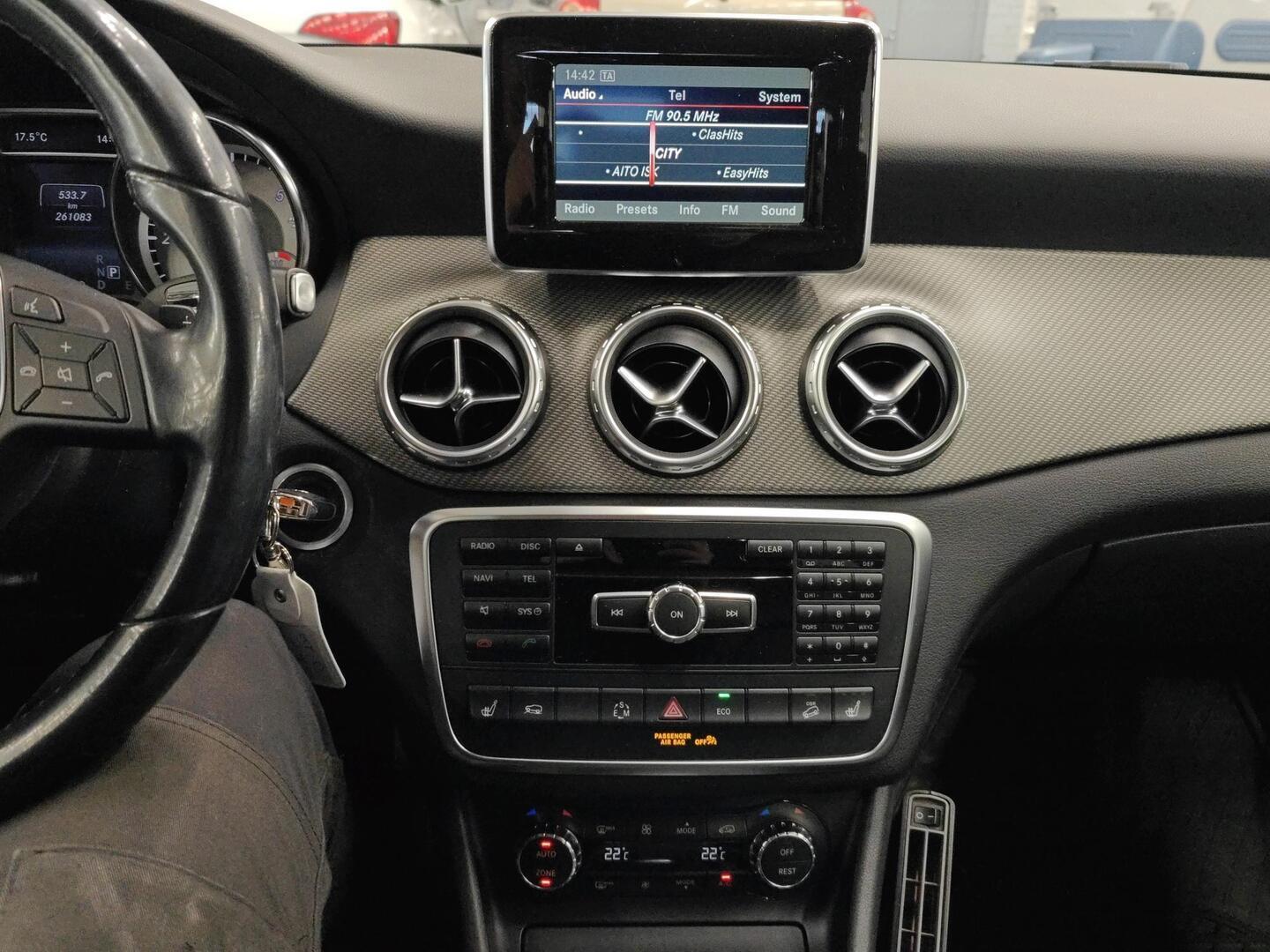 MERCEDES-BENZ GLA 2015