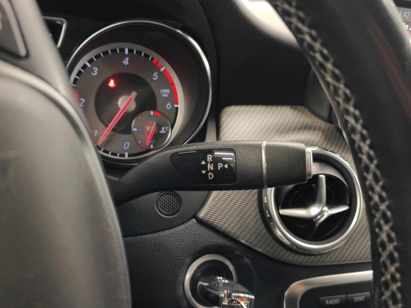 MERCEDES-BENZ GLA 2015