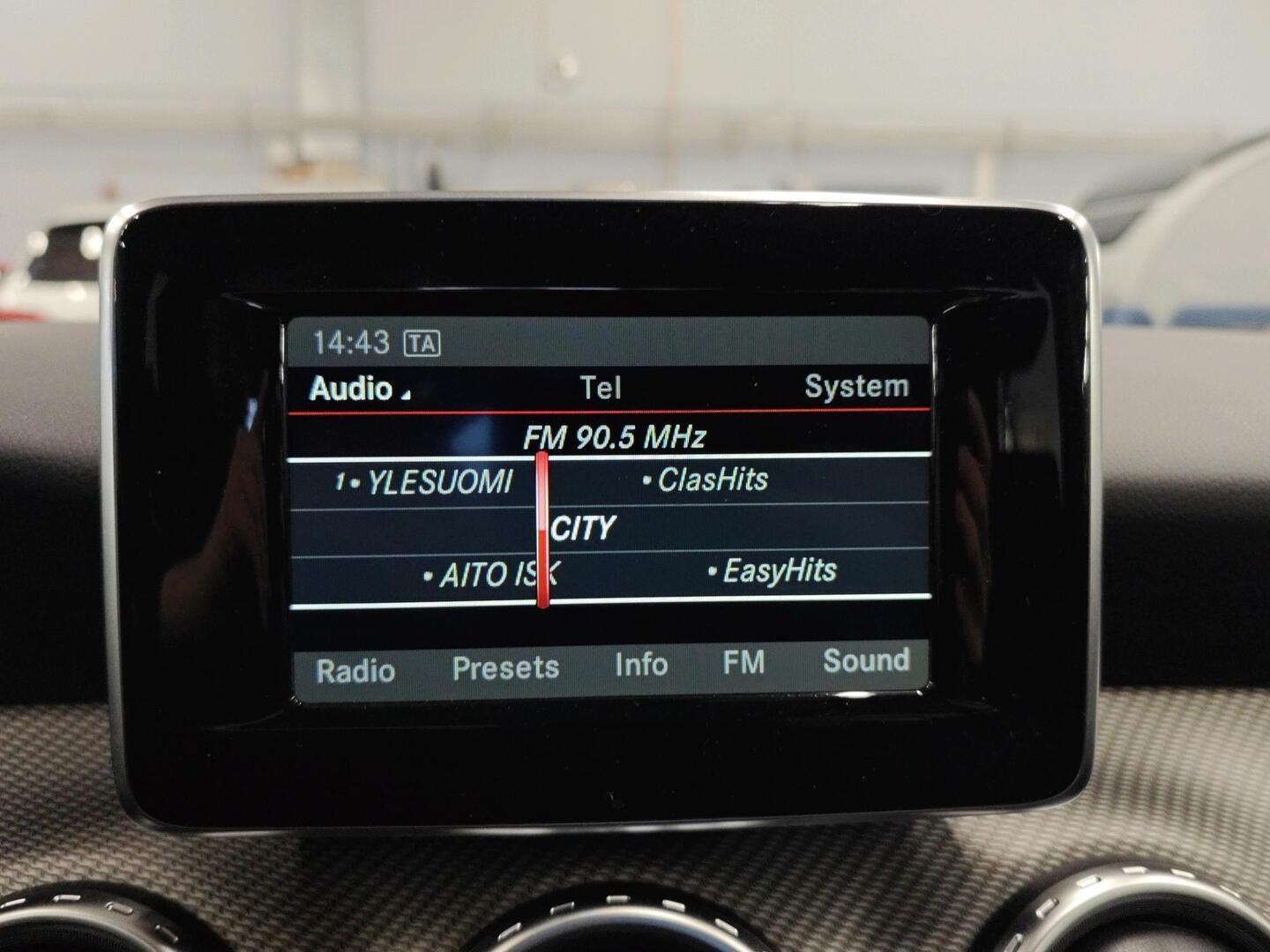 MERCEDES-BENZ GLA 2015