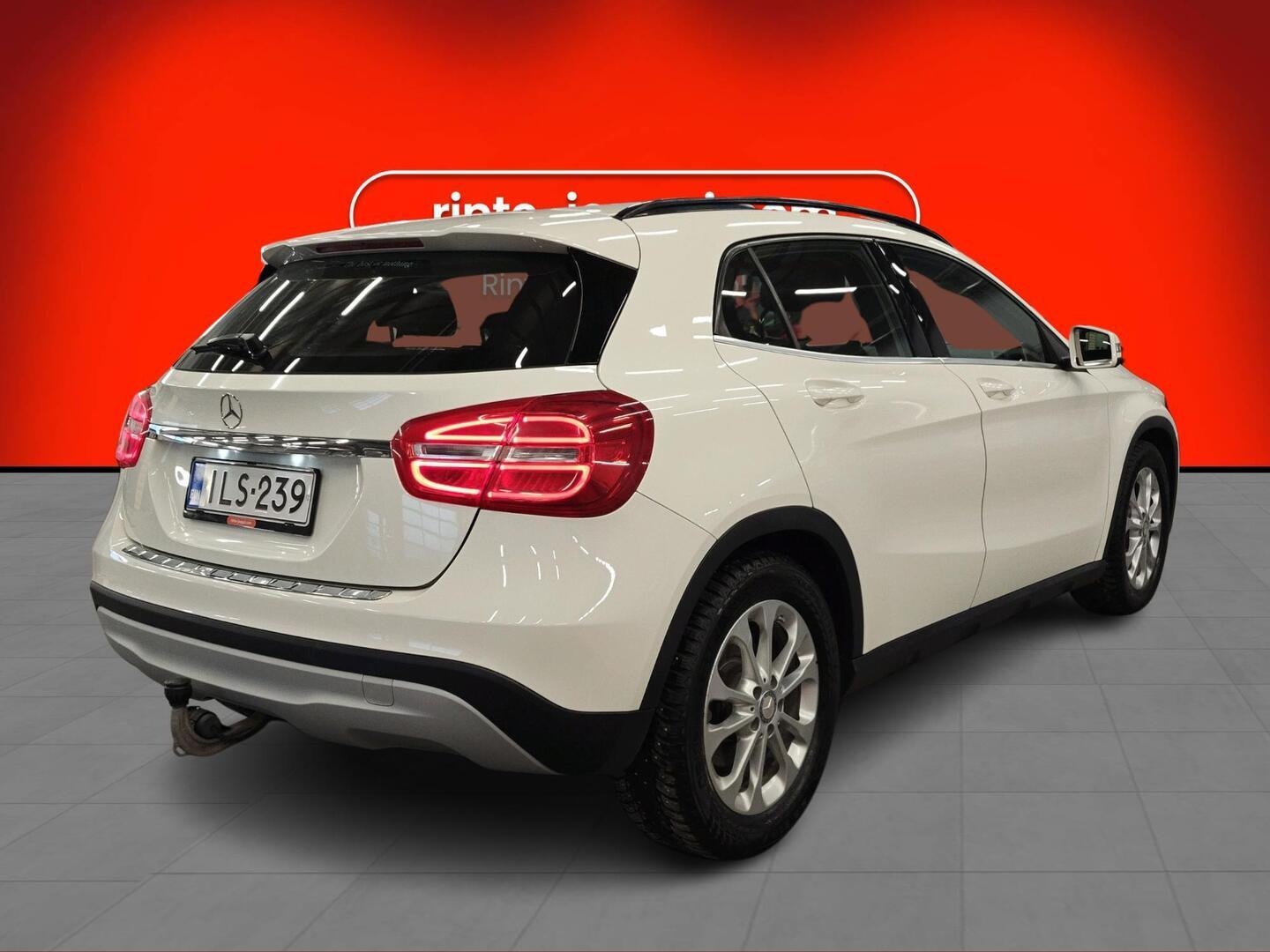 MERCEDES-BENZ GLA 2015
