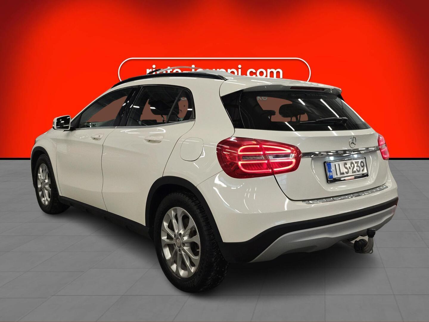 MERCEDES-BENZ GLA 2015