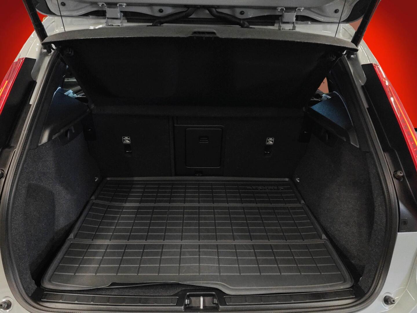 VOLVO EX40 2025