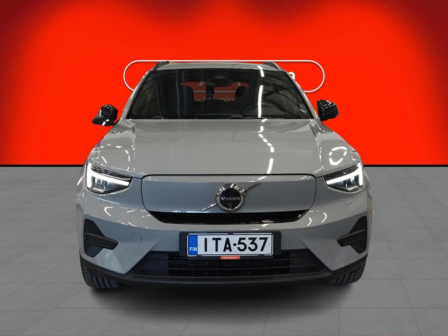 VOLVO EX40 2025