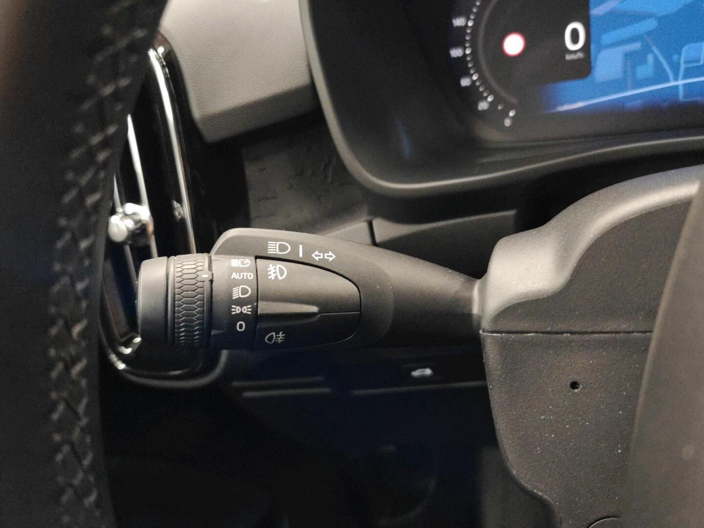 VOLVO EX40 2025