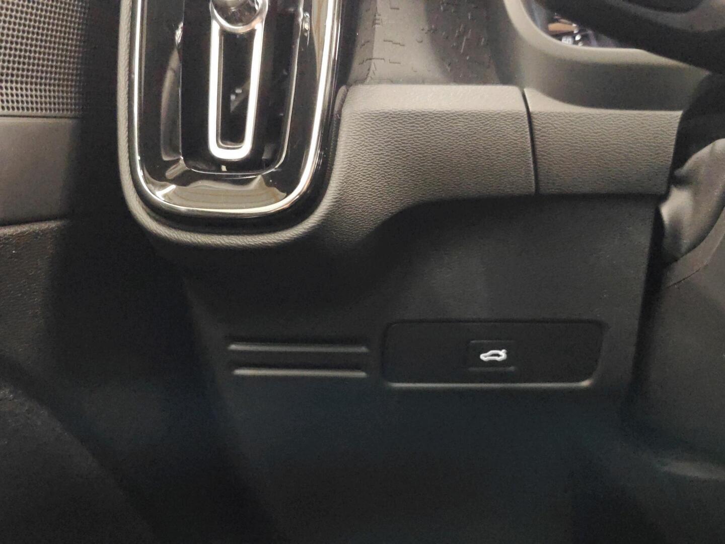 VOLVO EX40 2025