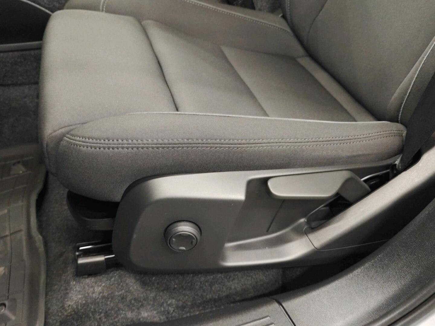VOLVO EX40 2025