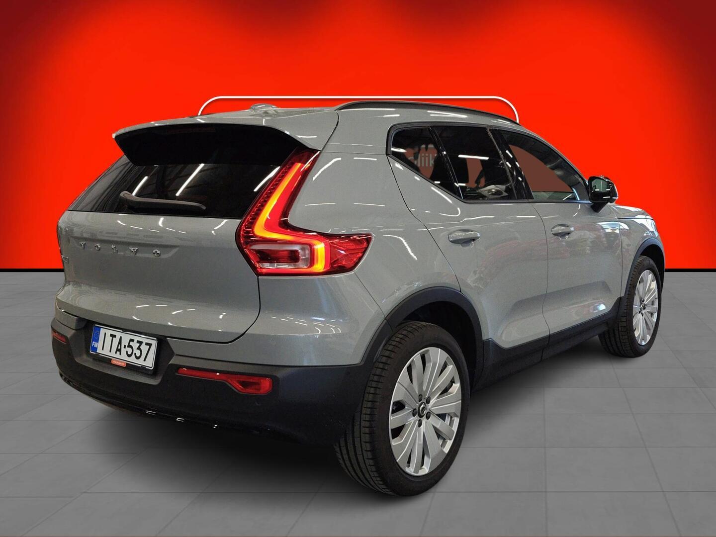 VOLVO EX40 2025