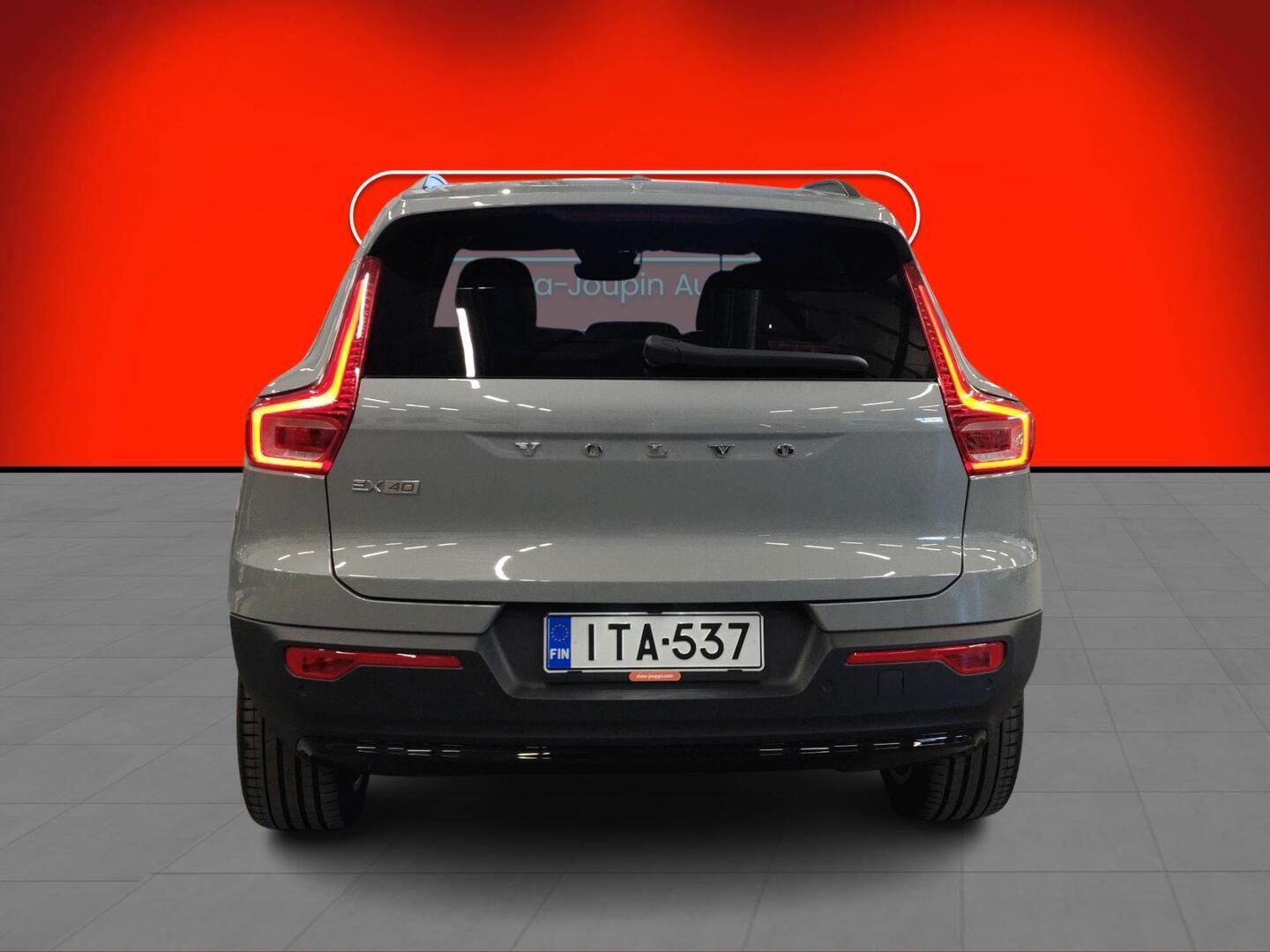 VOLVO EX40 2025