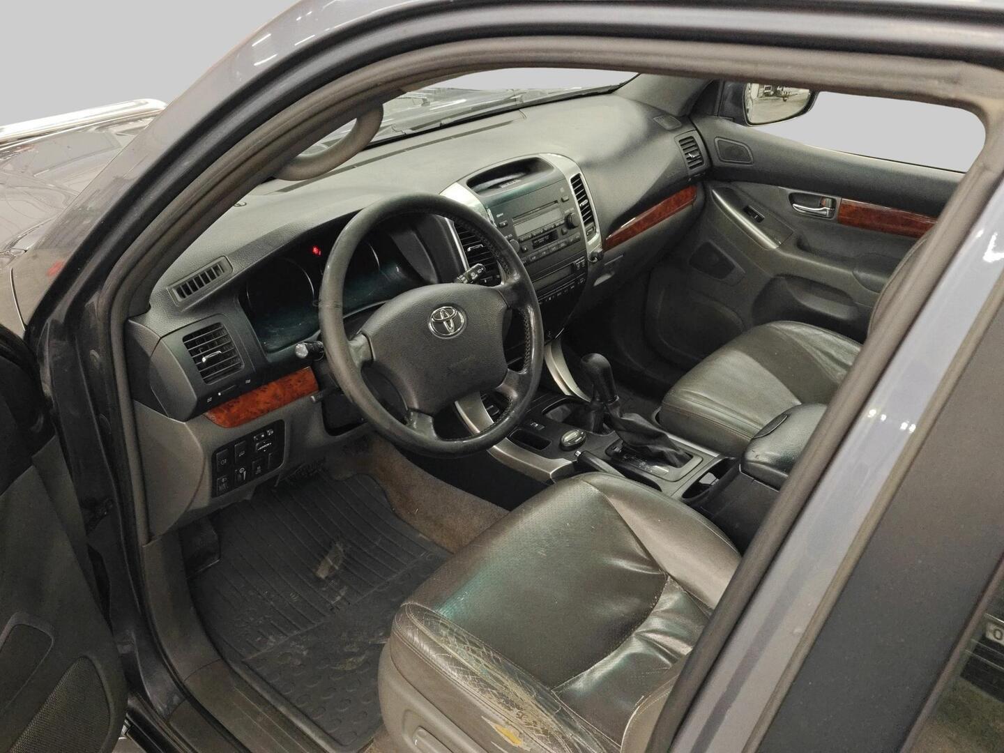 TOYOTA Land Cruiser 2004