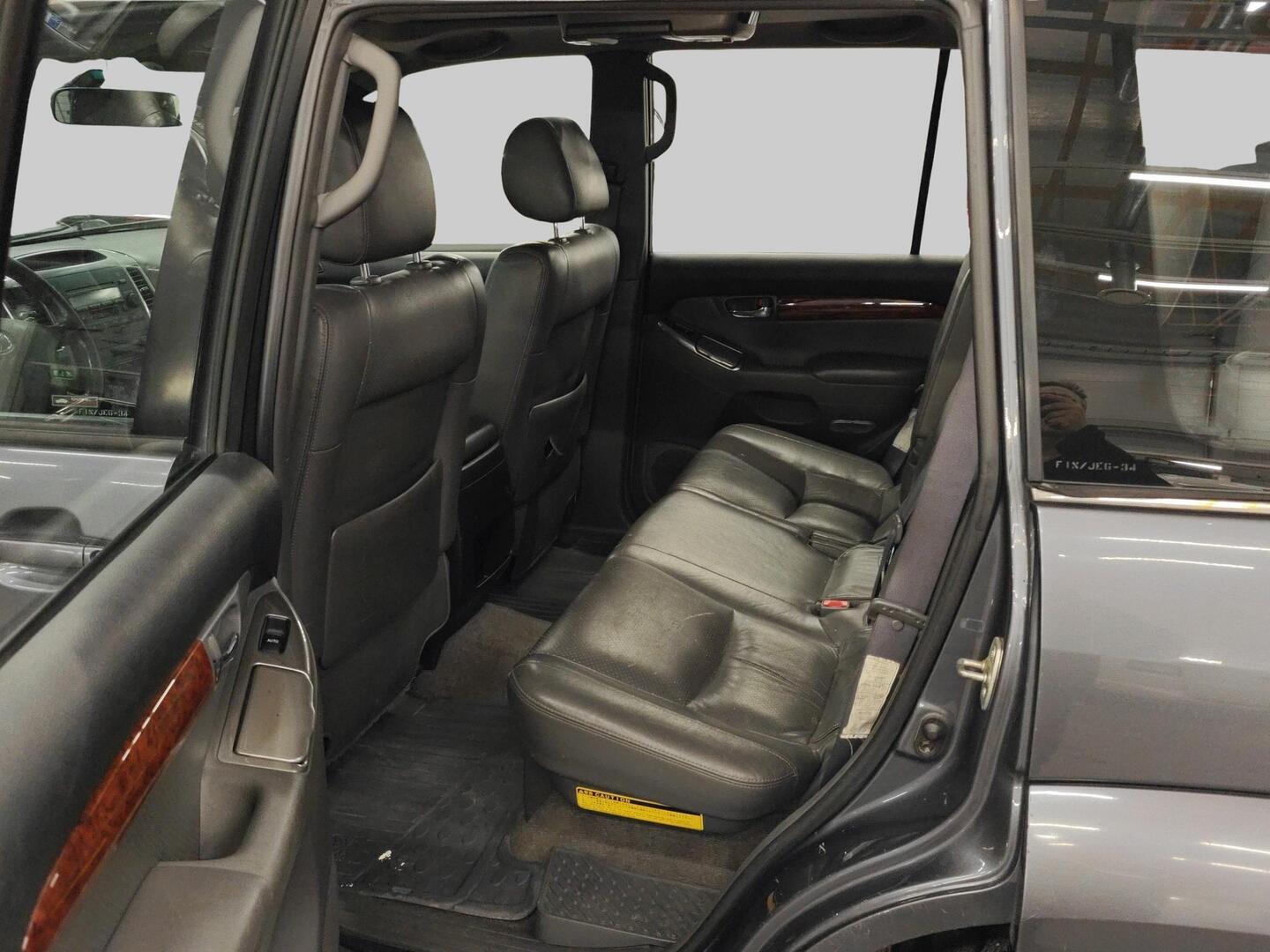 TOYOTA Land Cruiser 2004