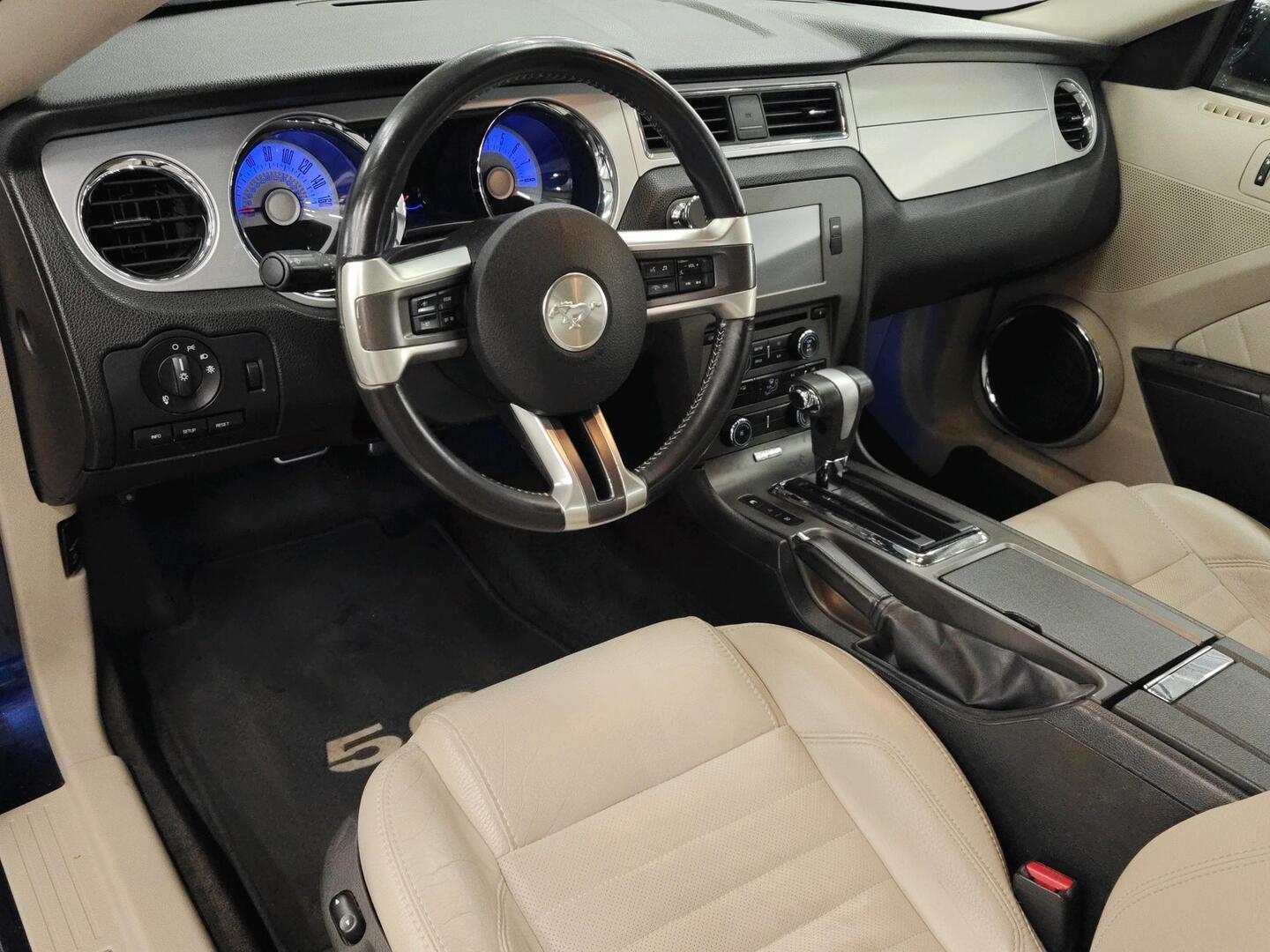 FORD Mustang 2010