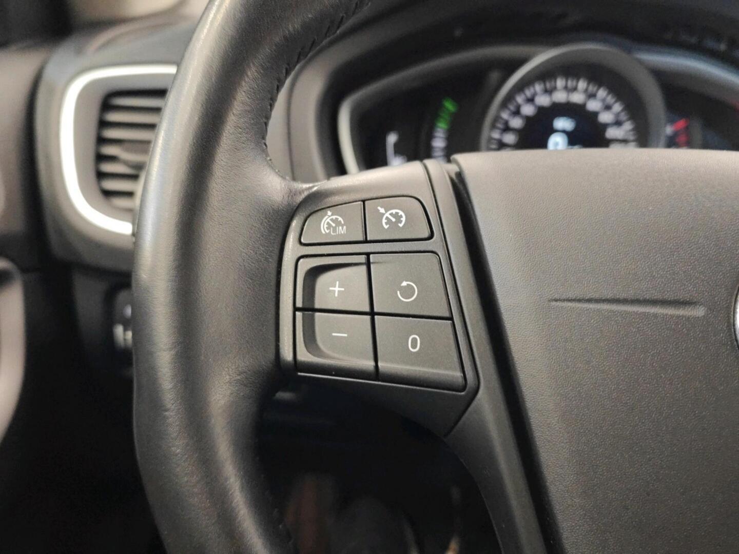 VOLVO V40 Cross Country 2017