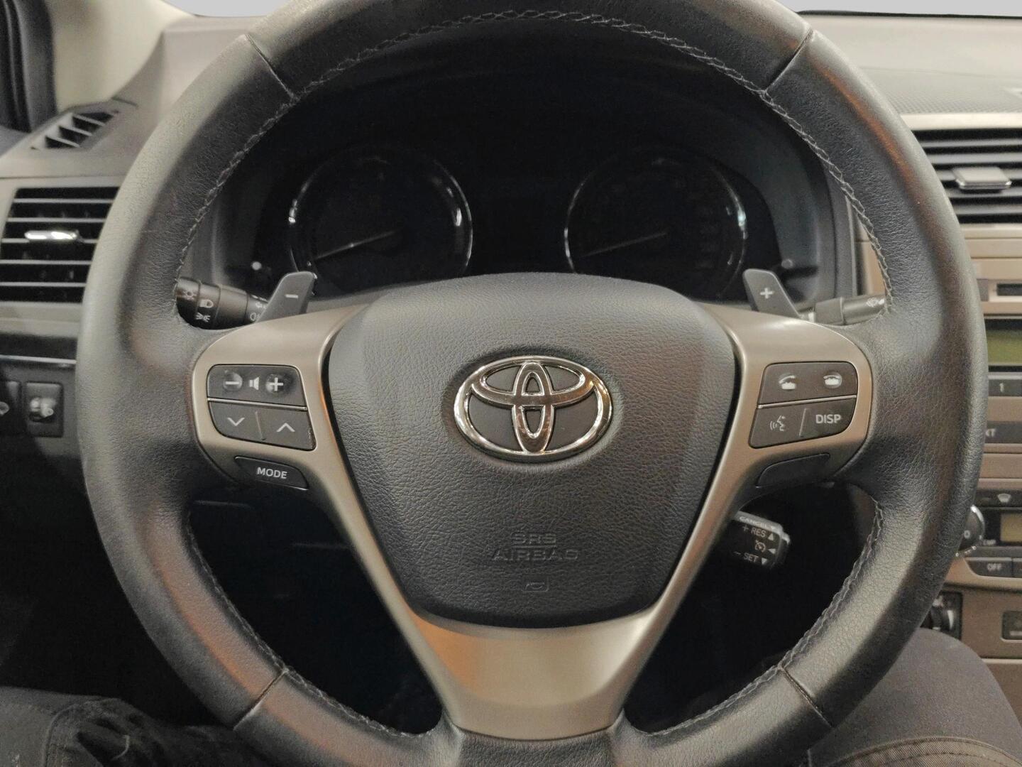 TOYOTA Avensis 2011