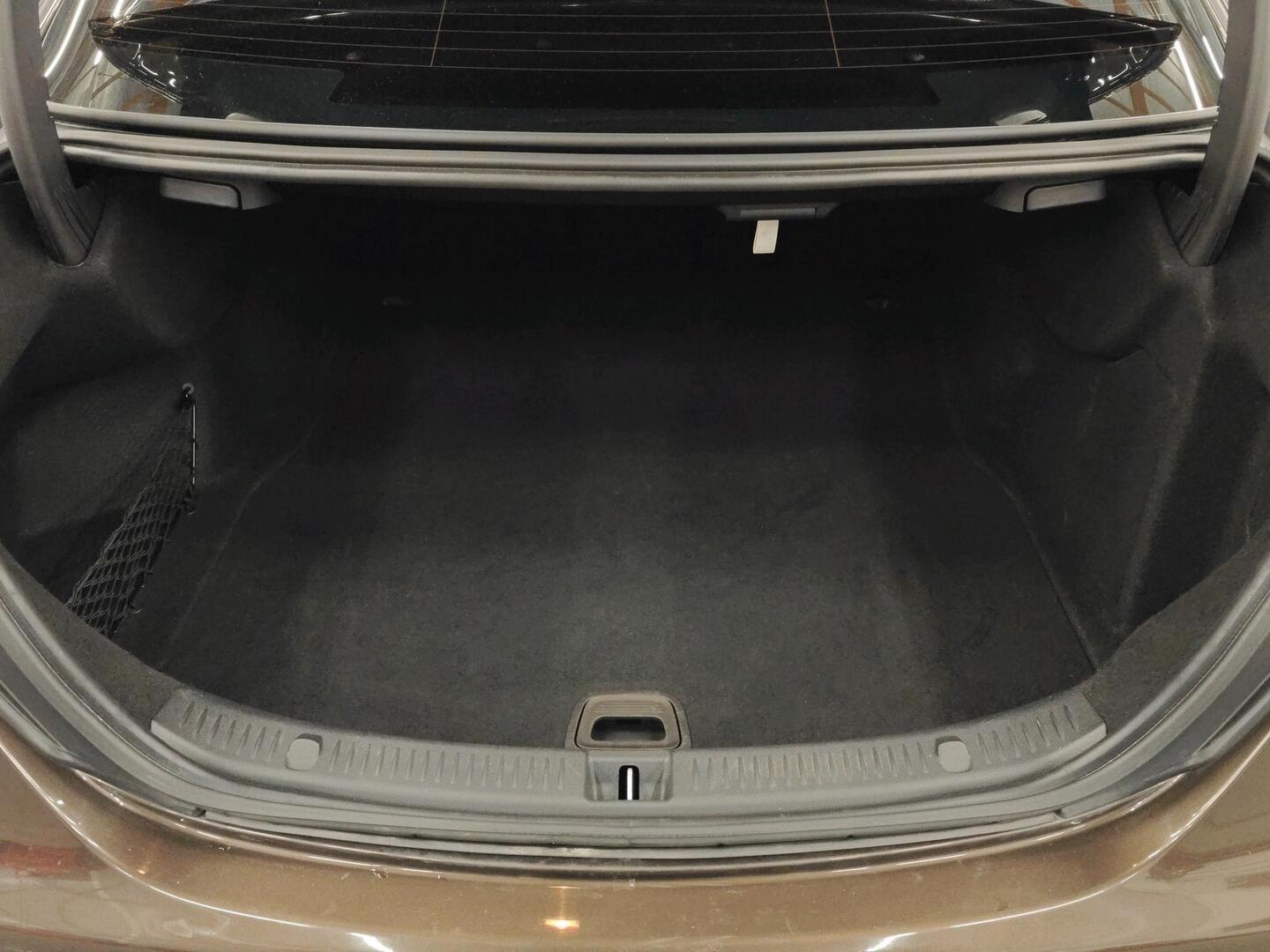 MERCEDES-BENZ E 2016