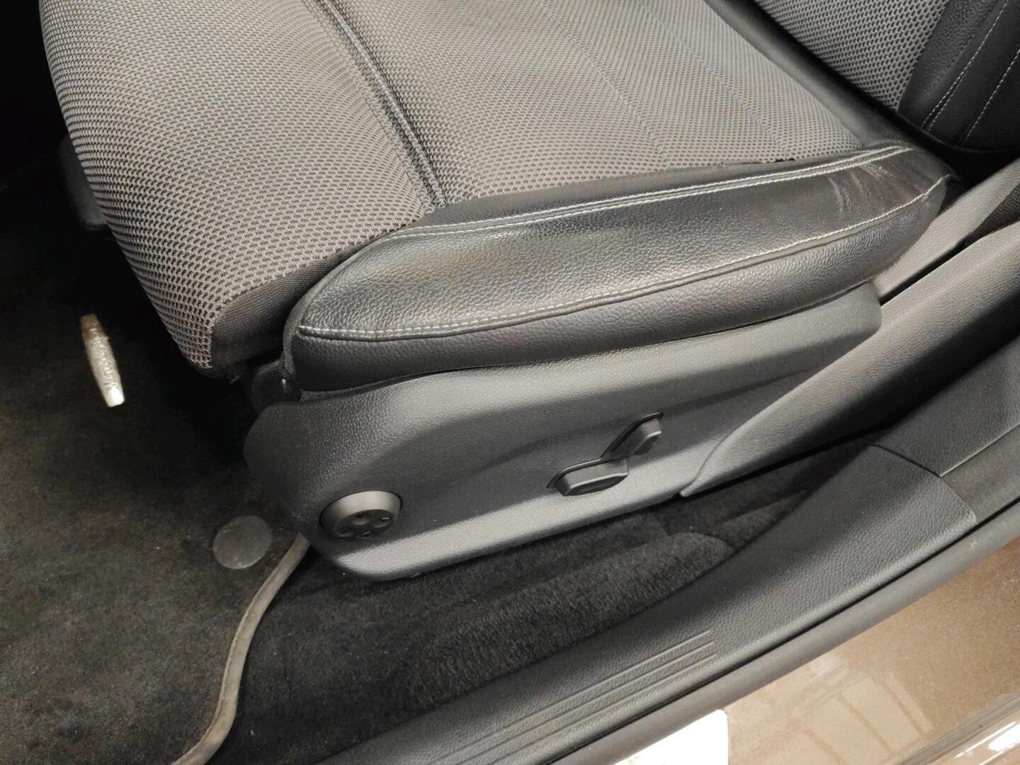 MERCEDES-BENZ E 2016