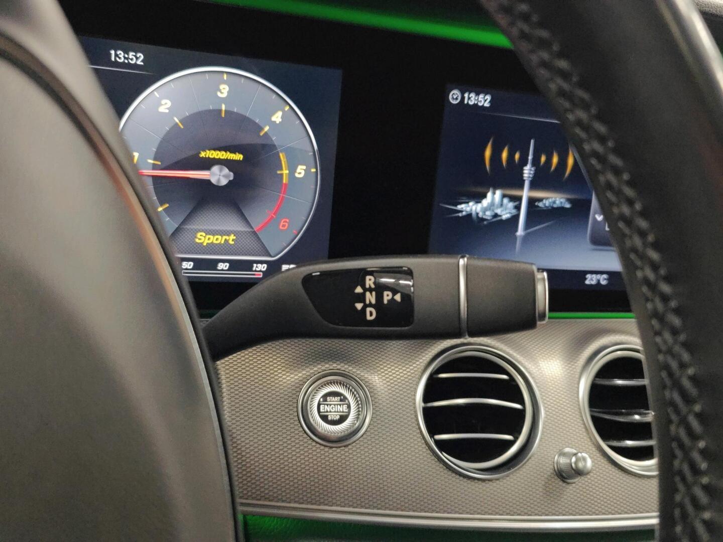 MERCEDES-BENZ E 2016